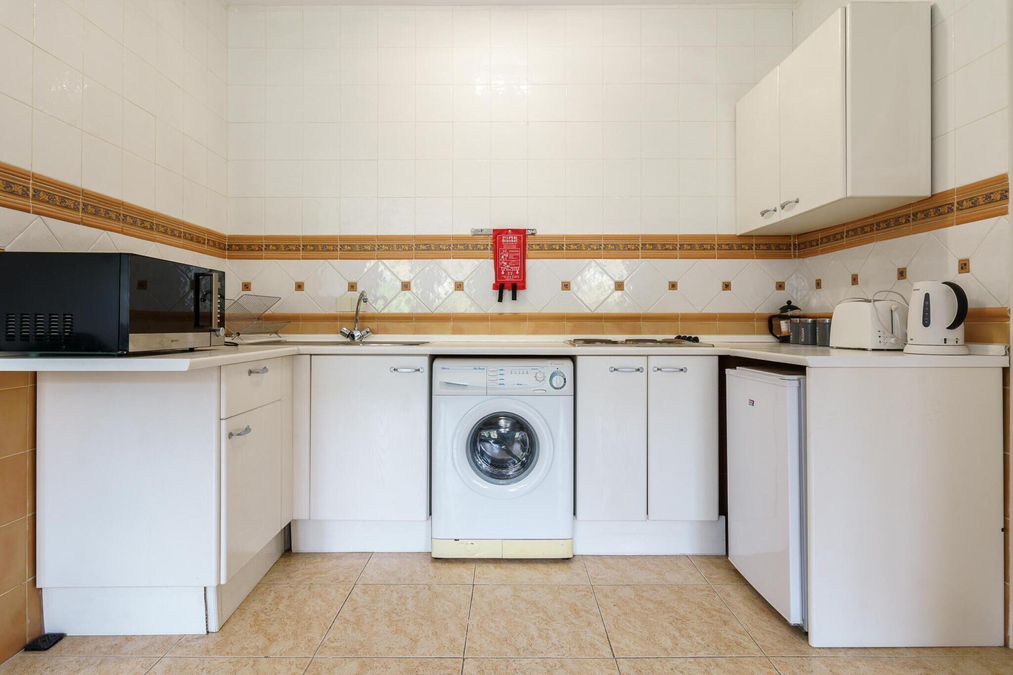 La Cala Boulevard Apartment 2 - CT 143-Keuken