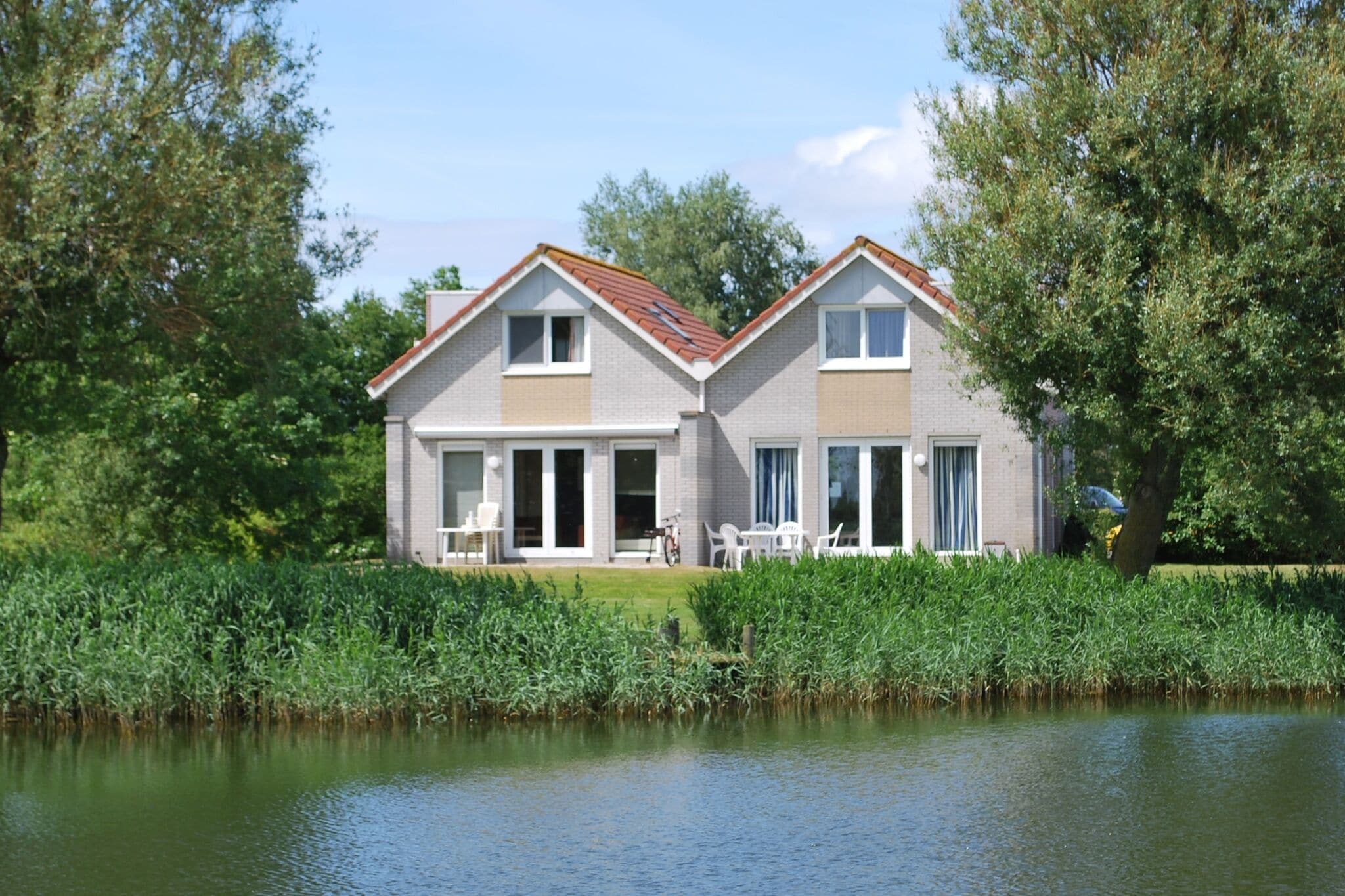 Nice holiday home on the water in Friesland