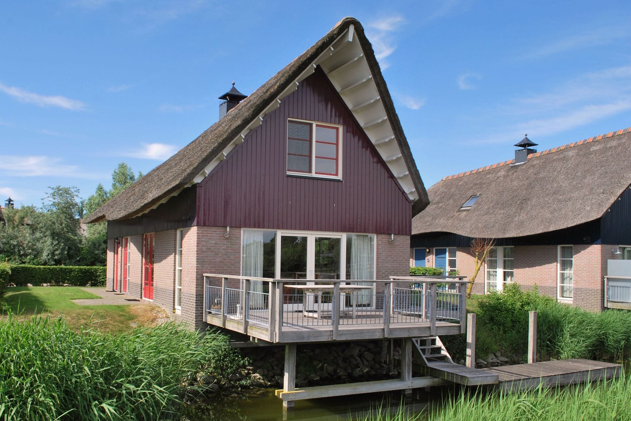 Villa aan het water met sauna in Friesland