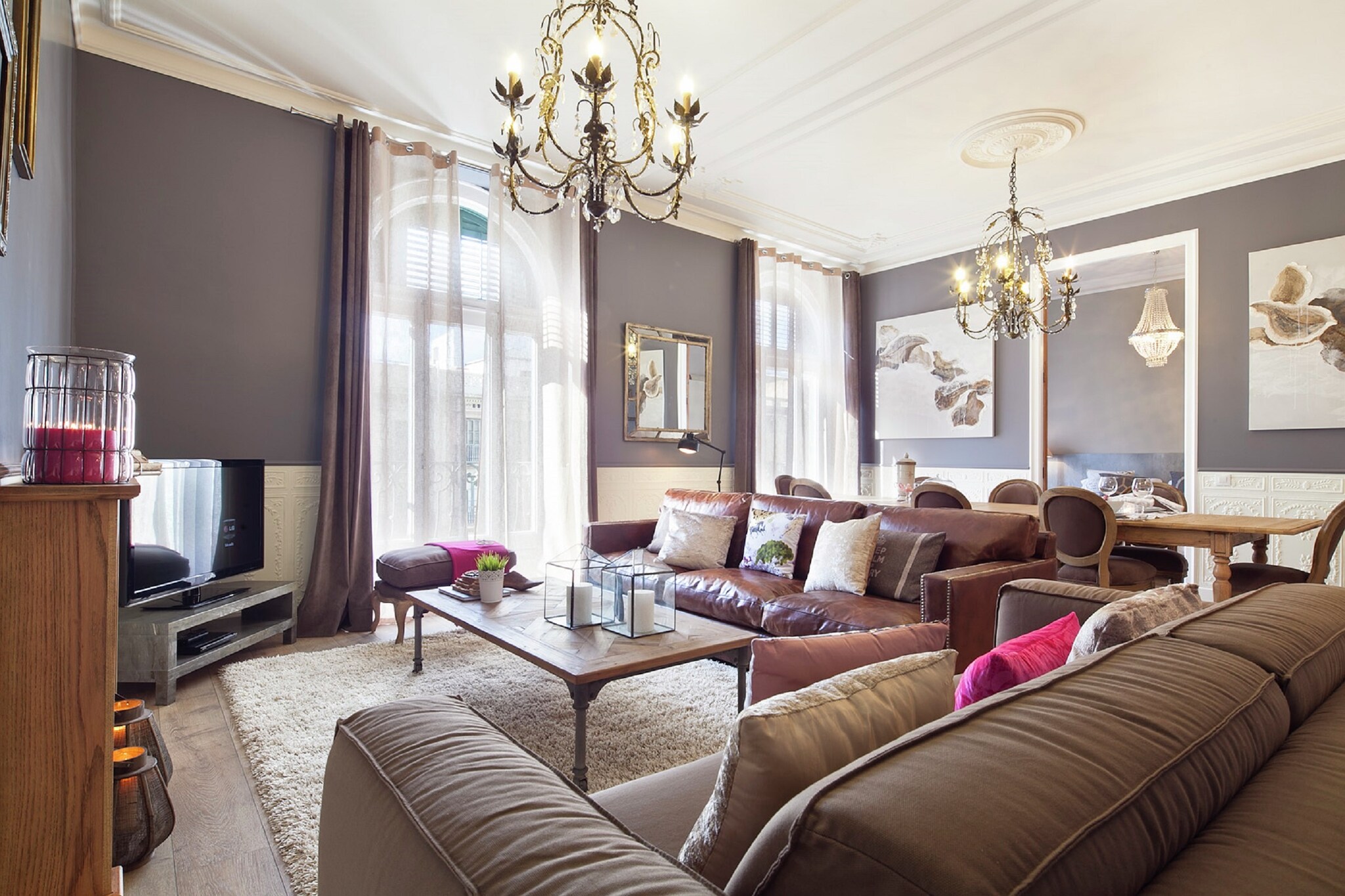 Exclusive apartment in one of the most emblematic and trendy Barcelona boulevards and close to the Ramblas, Plaça Catalunya and Passeig de Gràcia. It has been recently renovated and furnished. The modernist building has been completely renovated, has a fashionable hall and has a concierge from Monday to Friday, morning and afternoon. The apartment is on the third floor with elevator. The living room and one of the bedrooms are quite large and both facing Rambla de Catalunya. CATALUNYA PALACE is an apartment unique, luxurious, chic and with many French details.

Apartment located in the heart of Barcelona, in Catalonia Ramblas, next to Passeig de Gracia, very close to Plaza Catalunya and Las Ramblas. For people who want to stroll in the center of Barcelona with an extensive tour of the city of Barcelona and the surrounding area. Parking just a few meters away 

The train station is 800m away and El Prat airport is 20 km from here.