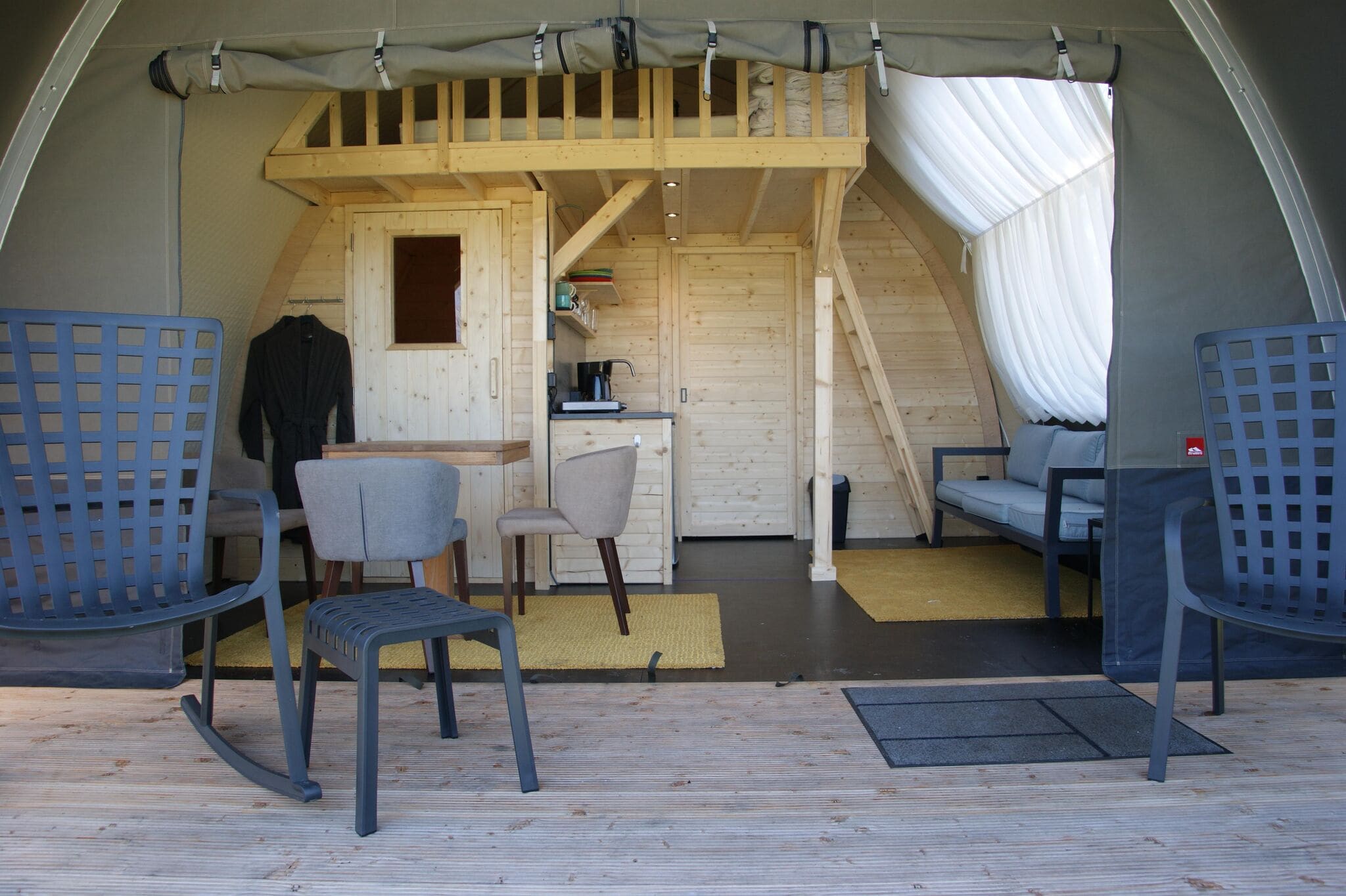 Romantic tent lodge in Dalerveen with sauna