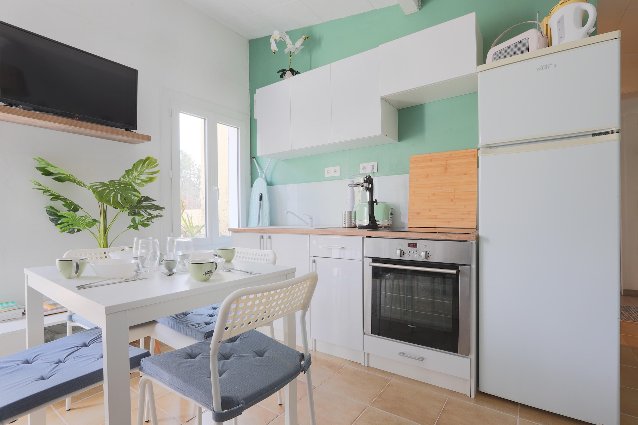 Ground floor: (open kitchen(cooker, coffee machine, oven, microwave, fridge), Living/diningroom(TV, seating area), bedroom(double bed(160 x 200 cm)), bedroom(double bed(180 x 200 cm)), bathroom(shower, washbasin, toilet, washing machine))\n\nbalcony or terrace, terrace, garden(private, 20 m2), garden(shared with other guests, 100 m2), bicycle storage, garden furniture, sun loungers, BBQ, parking, parasol, swimming pool(shared with the the owner and other guests, opened from May upto and including Sep), boules court, ironing board, party games