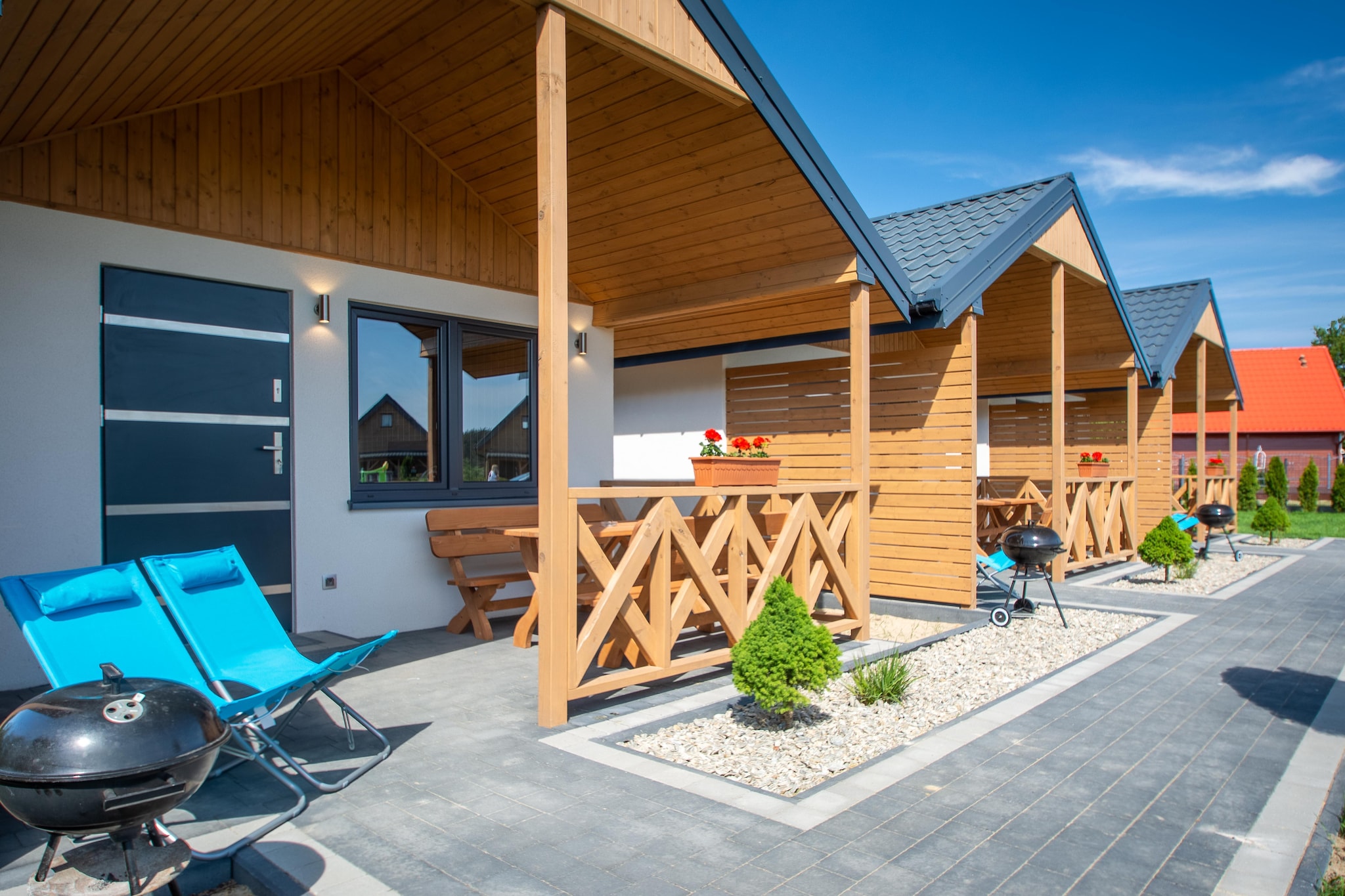 Small but fine holiday resort with cozy holiday homes near the beach. The Baltic Sea with its fine white sandy beach is only 1.2 kilometers away. Enjoy the healthy climate as soon as you get up. A delicious breakfast on your own terrace - this is how the day can start! In the beautifully landscaped garden, your children have enough space to explore and run around. The ideal place for a relaxing family holiday.
If you value peace and quiet, you are in the right place in Przewloka, the quieter part of the municipality of Ustka. The village is located in Eastern Pomerania, about two kilometers east of the port city of Ustka on the Baltic Sea.
Activities nearby: Ustka is a beautiful port city in Central Pomerania. From there you have, among other things, the opportunity to take a trip to Slupia or to Rowy. Slowinski National Park borders Rowy to the north. Along the Baltic Sea coast, it is home to a dune belt with fascinating shifting dunes, beautiful lakes, mystical swamps, meadows, moors and coastal forests
Important info: This house is available for a maximum of 2 adults and 3 children.