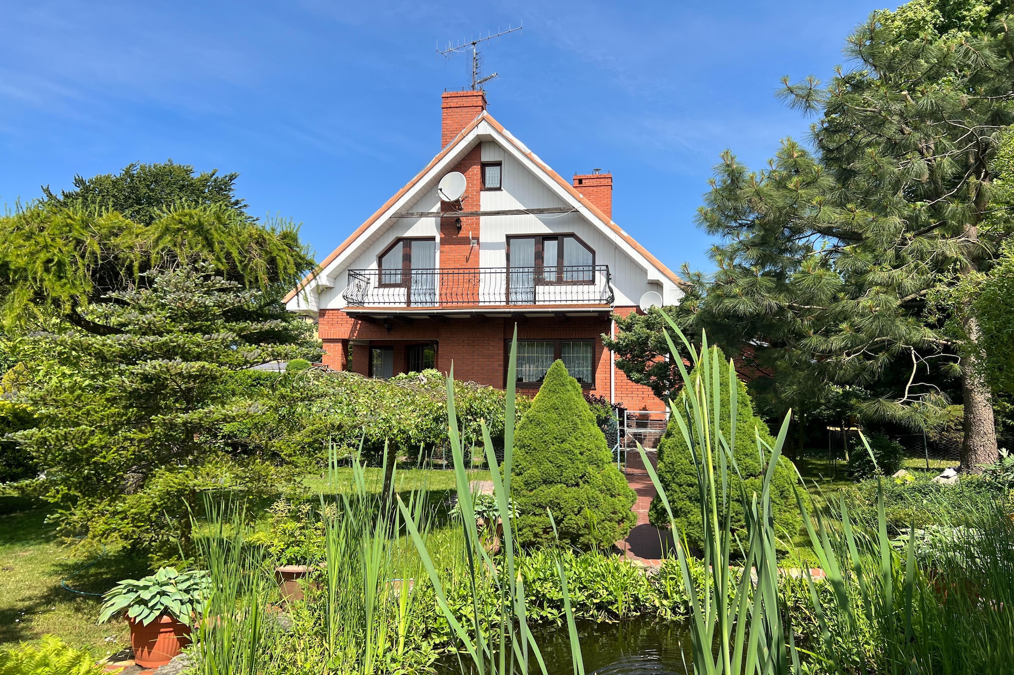 The comfortable holiday home has an excellent location, 70 m from the beach, in the centre of the resort. The house has a fenced area for private use, with parking for 3 cars and a well-kept garden. There are plenty of cafes, restaurants and shops around.
The beautifully furnished holiday home has 3 floors. On the ground floor there is a spacious and elegant living room with TV and a set of lounge furniture. From the living room there is an exit to the covered terrace and further to the well-kept garden with a pond. On the ground floor there is also a dining room with a large table and a very well-equipped kitchen. There is an additional, smaller table in the kitchen. On this floor there is also a 3-person sauna, shower and toilet. On the ground floor there is air conditioning. On the first floor there are 2 separate bedrooms (including 1 with a balcony and TV) and a bathroom with shower (there is a washing machine here). Steep stairs lead to the attic, where there is another, atmospheric bedroom with a seating area with a sofa and TV. Central heating.
Wireless internet and barbecue facilities are available. There is a secure parking lot (additionally paid) within the fenced property. For an additional fee, you can rent 4 bikes.
The owner of the property lives on the neighboring property. There is a small playground by his house, which can also be used by guests.
The price of your stay includes: bed linen, towels, water and electricity consumption (limit 20 kWh/day), heating, air conditioning, internet, cot and highchair.
Ustronie Morskie is located 10 km from Kołobrzeg. A sandy, clean beach, a walking pier, a seaside climate, a picturesque cliff are the advantages of this resort. Ustronie Morskie is a well-known and popular holiday resort on the Polish coast - many cultural and sports events are organized here. Active people, in addition to sunbathing and sea bathing, can take advantage of hiking and cycling trips, horse riding and sightseeing flights.