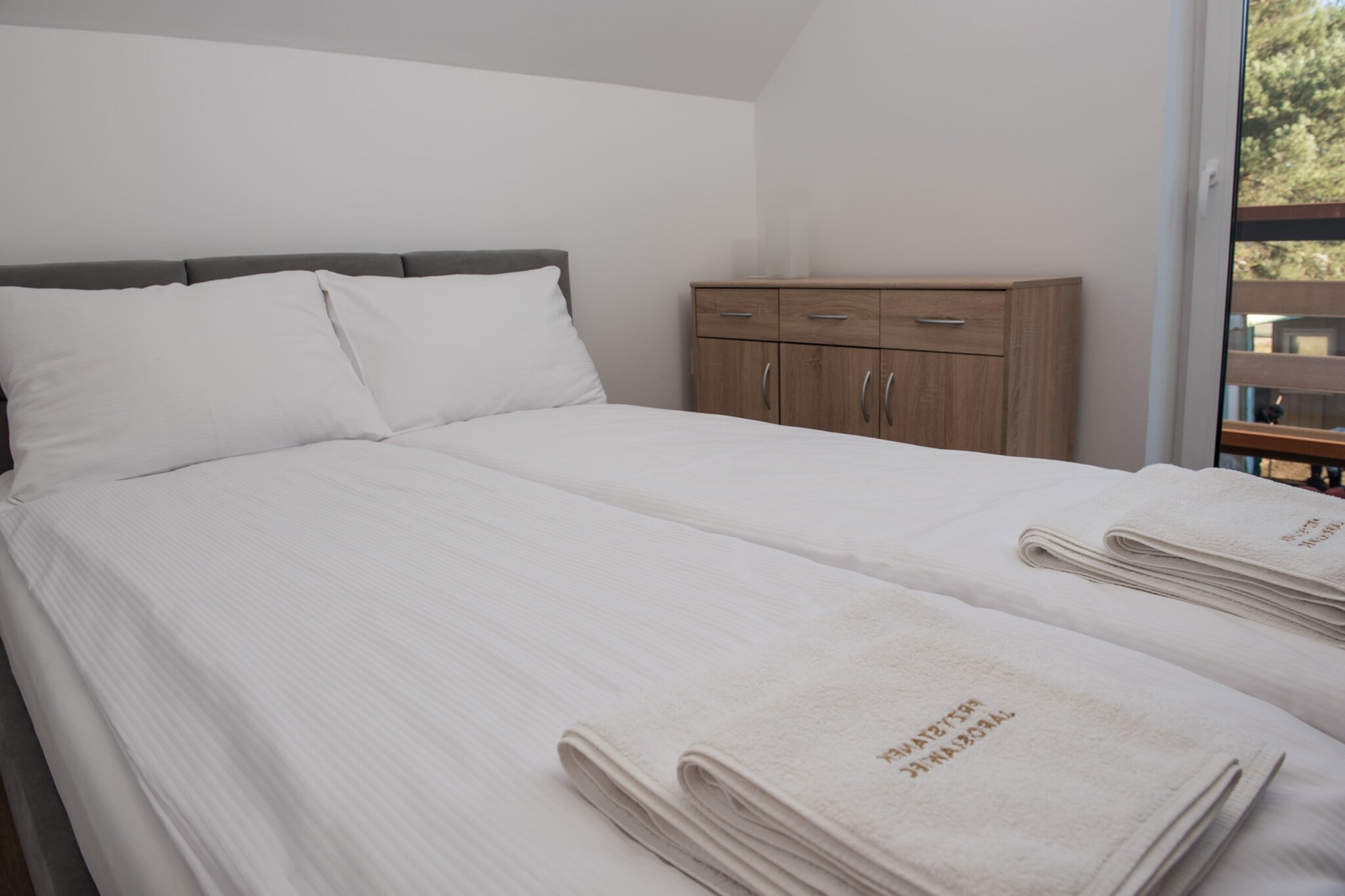 Comfortable, convenient apartment, pool included