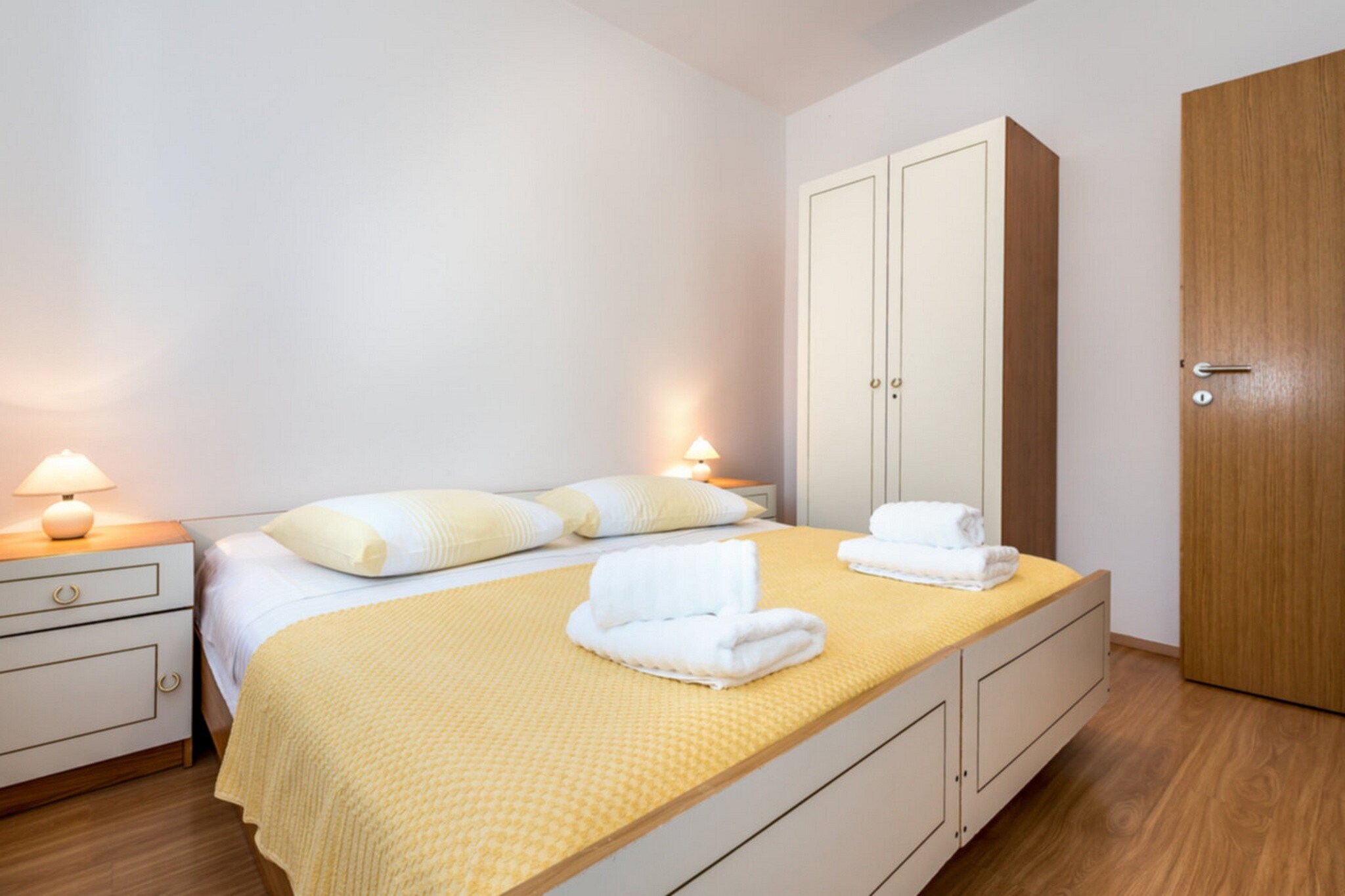 Apartments Gulin - One Bedroom Apartment with Terrace and Sea View (Maslina)