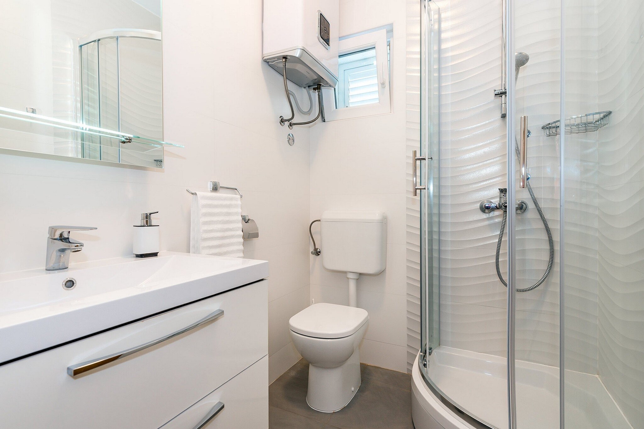 Apartments Gulin - One Bedroom Apartment with Terrace and Sea View (Maslina) - Badkamer