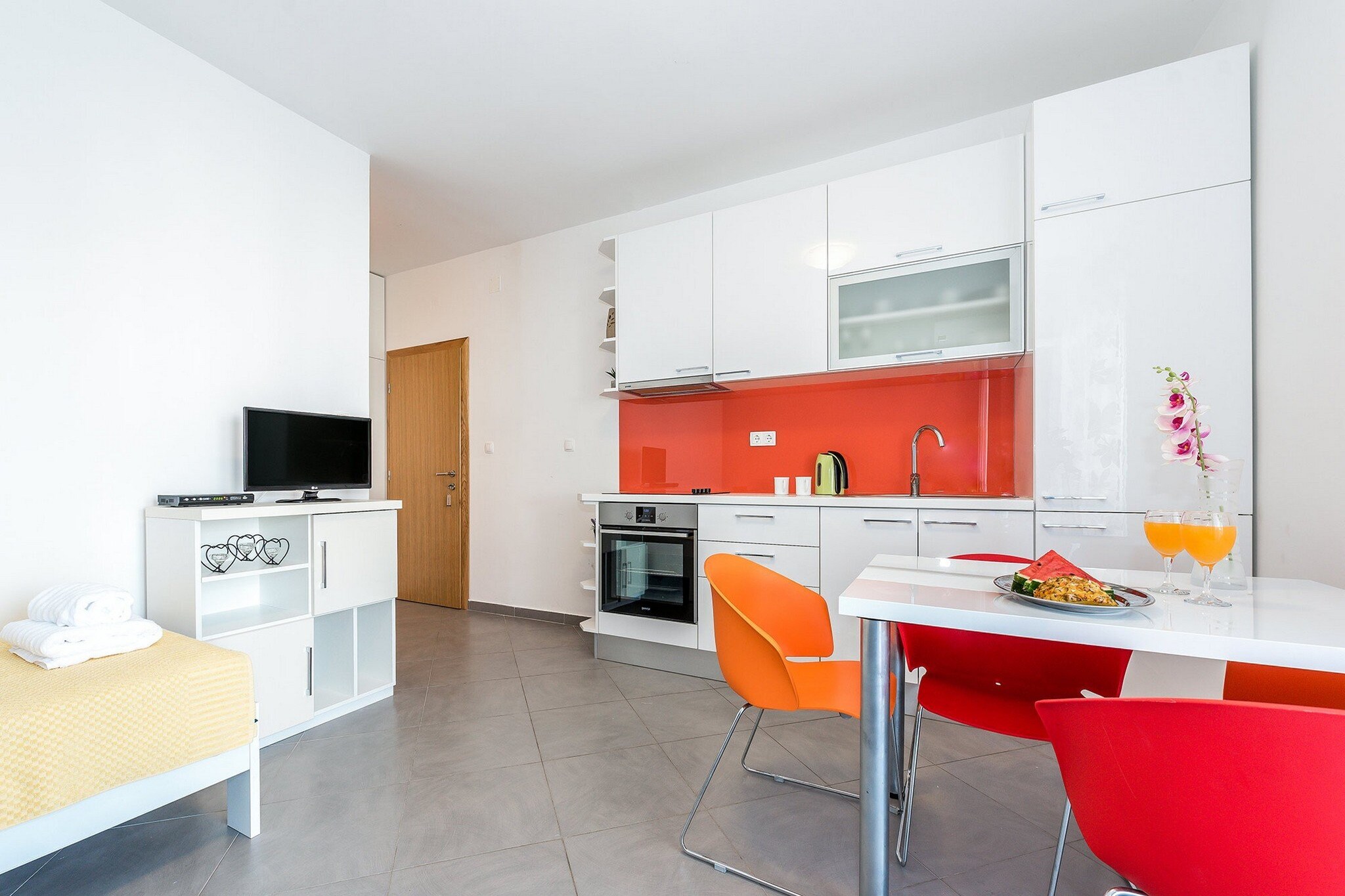 Apartments Gulin - One Bedroom Apartment with Terrace and Sea View (Maslina) - Binnen