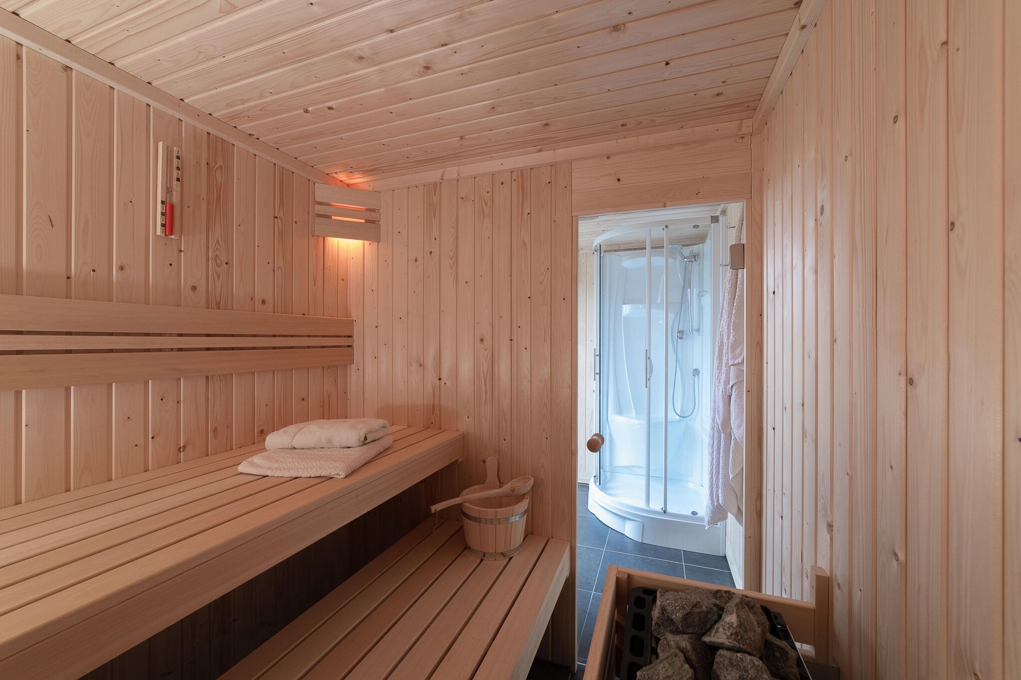 Magnifique maison de vacances avec un sauna extérieur luxueux