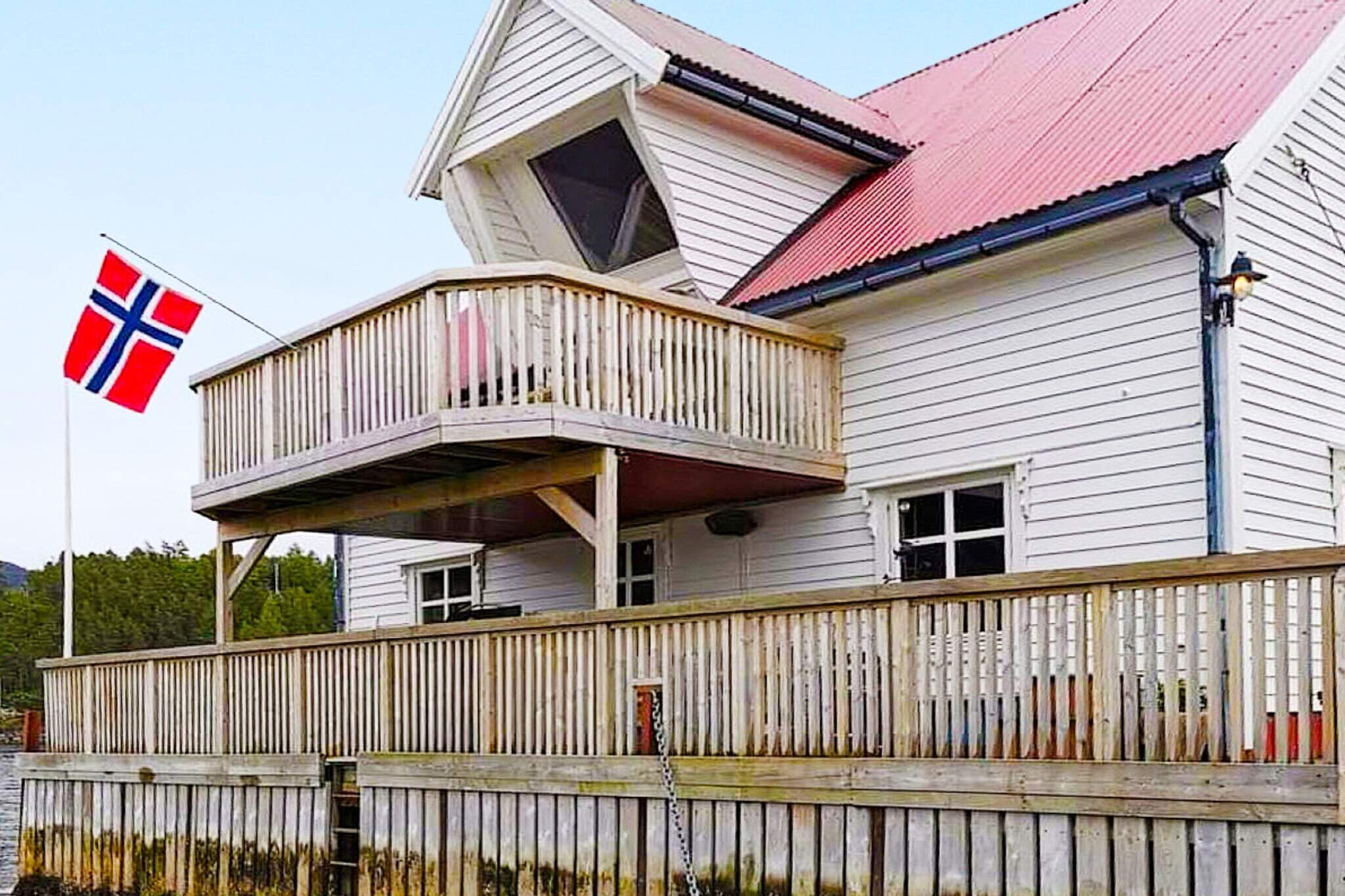 open kitchen(cooker(electric), hood, coffee machine(filter), waffle iron, microwave, dishwasher, fridge, freezer(200-249L), washing machine), Living/bed room(22 m2)(2x single bed, TV(german television channels, norvegian TV channels ), radio), Living/bed room(22 m2)(2x single bed), bedroom(single bed, double bed), bedroom(3x single bed, double bed), bathroom(washbasin, shower, toilet), bathroom(washbasin, shower, toilet), bathroom(floor heating)(bathtub or shower, washbasin, toilet), bathroom(floor heating)(bathtub or shower, washbasin, toilet), heating(electric), terrace(100 m2), terrace(22 m2), garden furniture, BBQ, BBQ, air to air heatpump