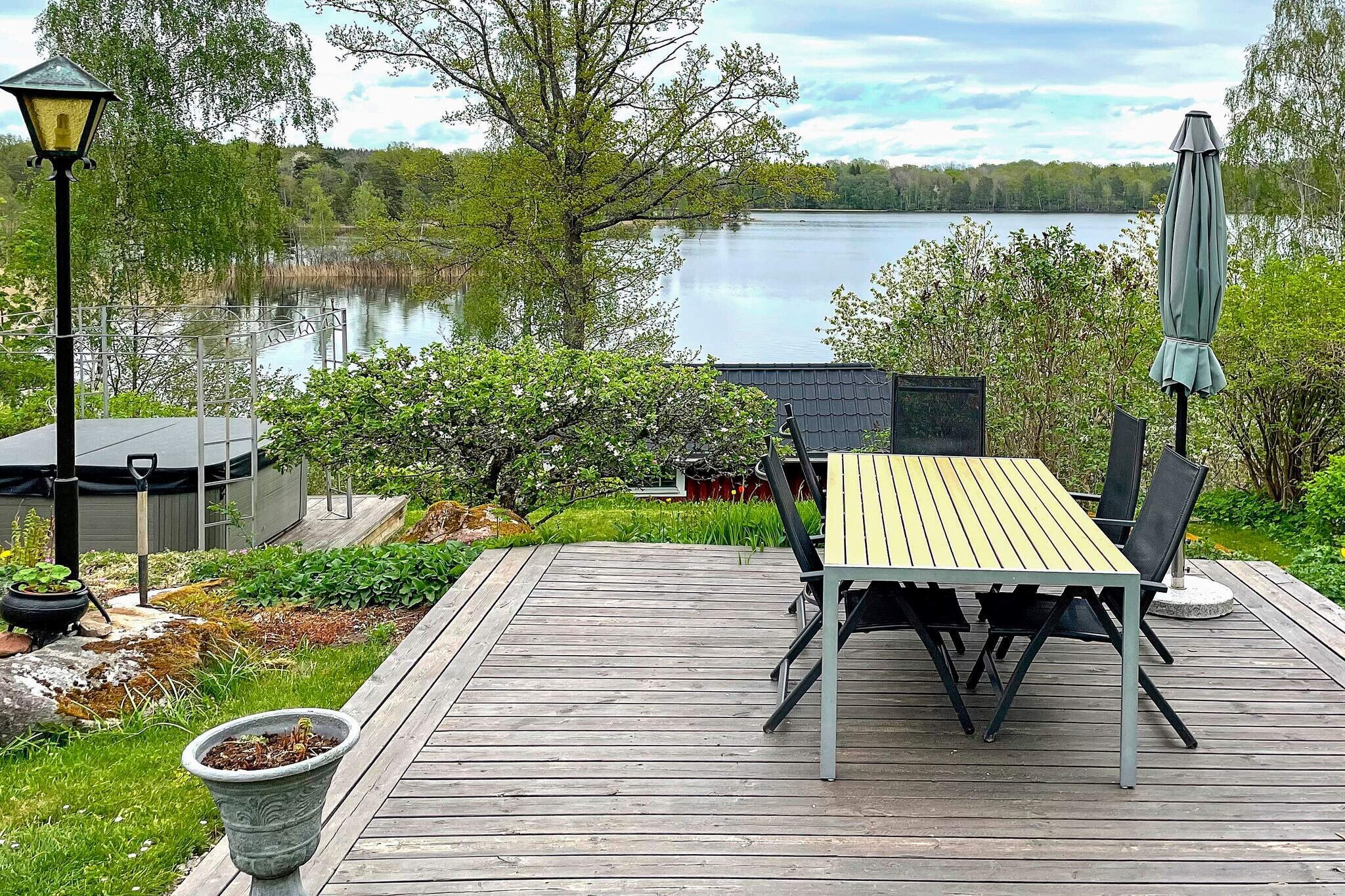 Annex: (single bed, 2x bunk bed)\n\nInternet Access DSL, Kitchen(cooker(electric), hood, coffee machine, microwave, dishwasher, fridge-freezer, water from well), Living/bed room(TV), bedroom(single bed), bedroom(single bed), bathroom(tumble dryer, bath tub, washbasin, shower, toilet, washing machine), conservatory(garden furniture, play equipment), Bubble bath(outside, 5 persons), heating(electric), parking