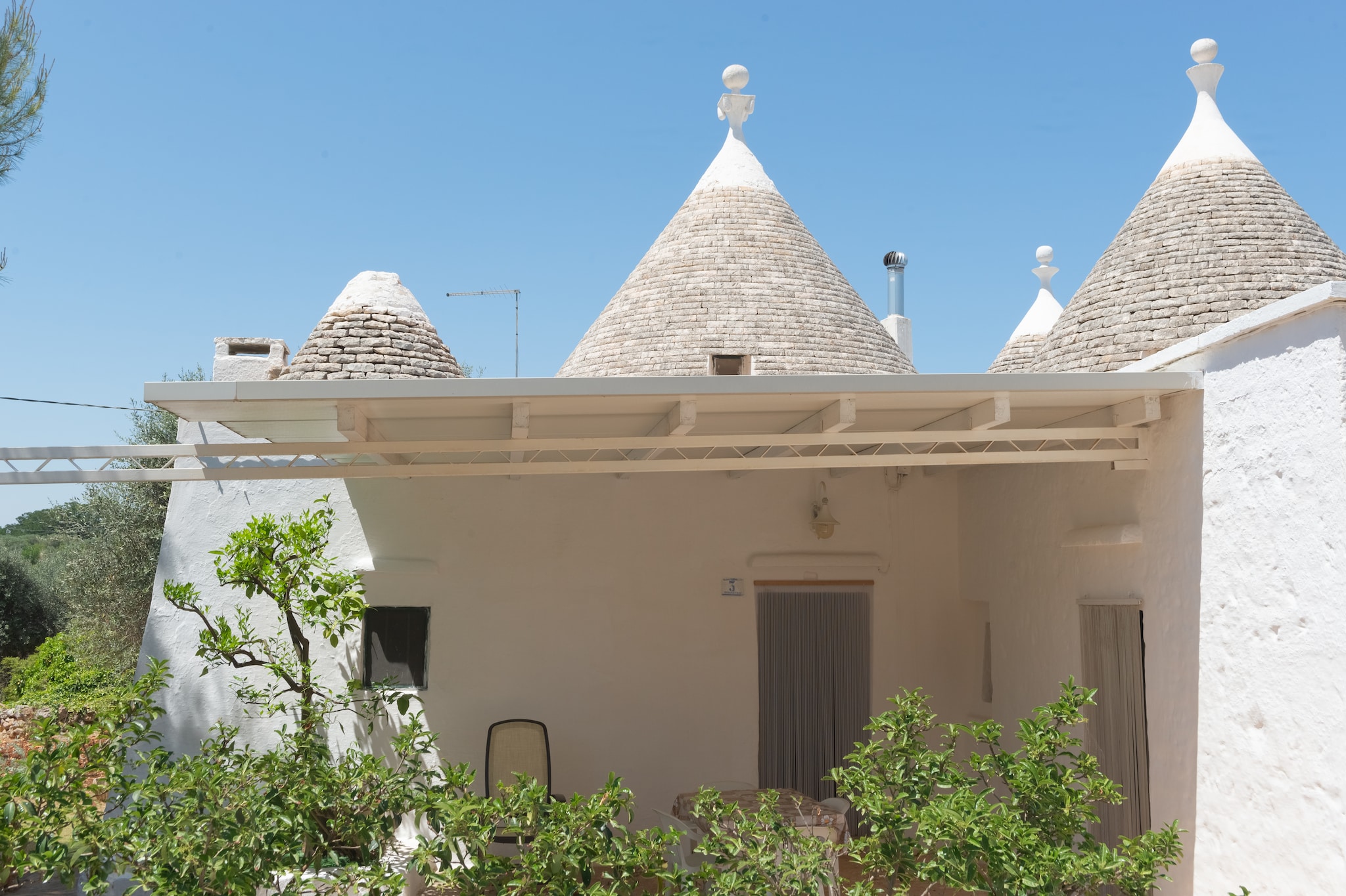 Beautiful trullo that combines the authentic style of typical Apulian houses.
In the heart of the Itria Valley, from here you can very well explore the surroundings with the well-known places - the "white city" Ostuni, the coastal towns of Gallipoli or Polignano a Mare or the trulli town of Alberobello.

The holiday home is very suitable for families, while the children play outside, the grown-ups can relax with a glass of wine.