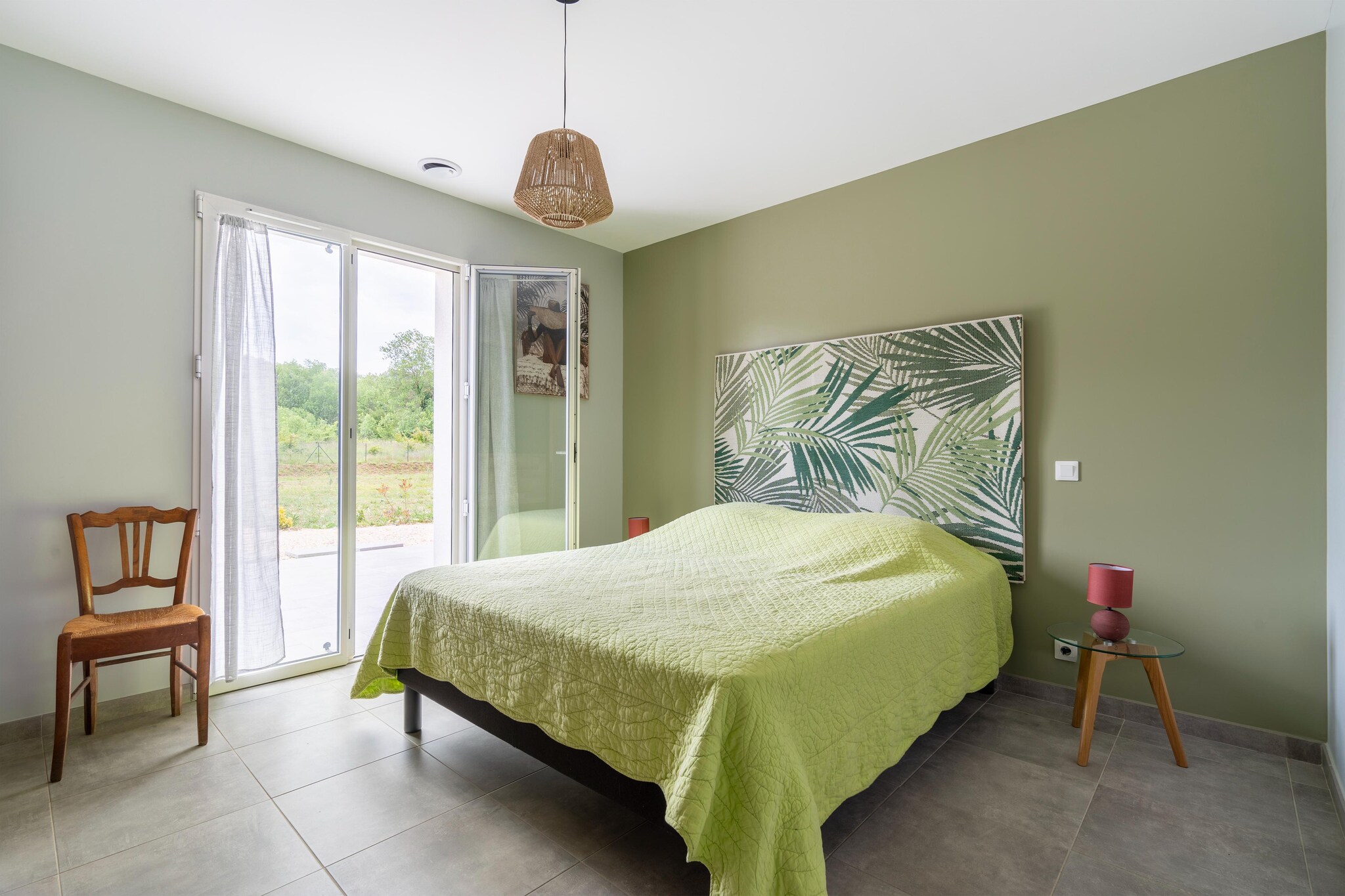 An optional utilities and service fee of EUR 80,00 will be charged before your arrival. Details are given below.<br> This recently built 90 m² holiday home (2018) sits on a generous 1500 m² plot in Saint-André-de-Roquepertuis, offering a private swimming pool and a peaceful terrace for relaxing evenings. Perfect for families or friends, the house opens onto a pergola-shaded outdoor dining area and a sunlit garden. Inside, the spacious living room connects seamlessly to the terrace and pool, and features a wireless TV and cozy seating. Located in the heart of the Cèze Valley between Goudargues and Montclus, this nature-lover's paradise is surrounded by forests, lavender fields, and charming medieval villages like La Roque-sur-Cèze, Aiguèze, and Lussan. Enjoy swimming in the river, canoeing, hiking, or cycling up Mont Ventoux. The Mediterranean beaches at Grau du Roi are just 90 minutes away, and cultural gems like Uzès, Nîmes, and Avignon are within an hour's drive. The home includes comfortable bedrooms with new bedding, a well-equipped kitchen, and spacious bathrooms with a washing machine. WiFi is available via the town hall's network next door. Shops, restaurants, and medical services are just 3 km away in Goudargues. Pets are welcome, and there's parking for two cars. This tranquil retreat is your gateway to the best of southern France. <br><b> Optional Utilities & Service Package </b><br><b> An optional utilities and service package of EUR 80,00 </b> can be selected prior to your arrival. You will receive a separate communication with the payment link should you wish to include it.<br>This package ensures a seamless stay and conveniently covers services such as final cleaning, utility consumption, service support, and protection against minor damages or incidental costs during your stay.<br>Guests who prefer may manage these services independently, provided the property is returned in good order at check-out.