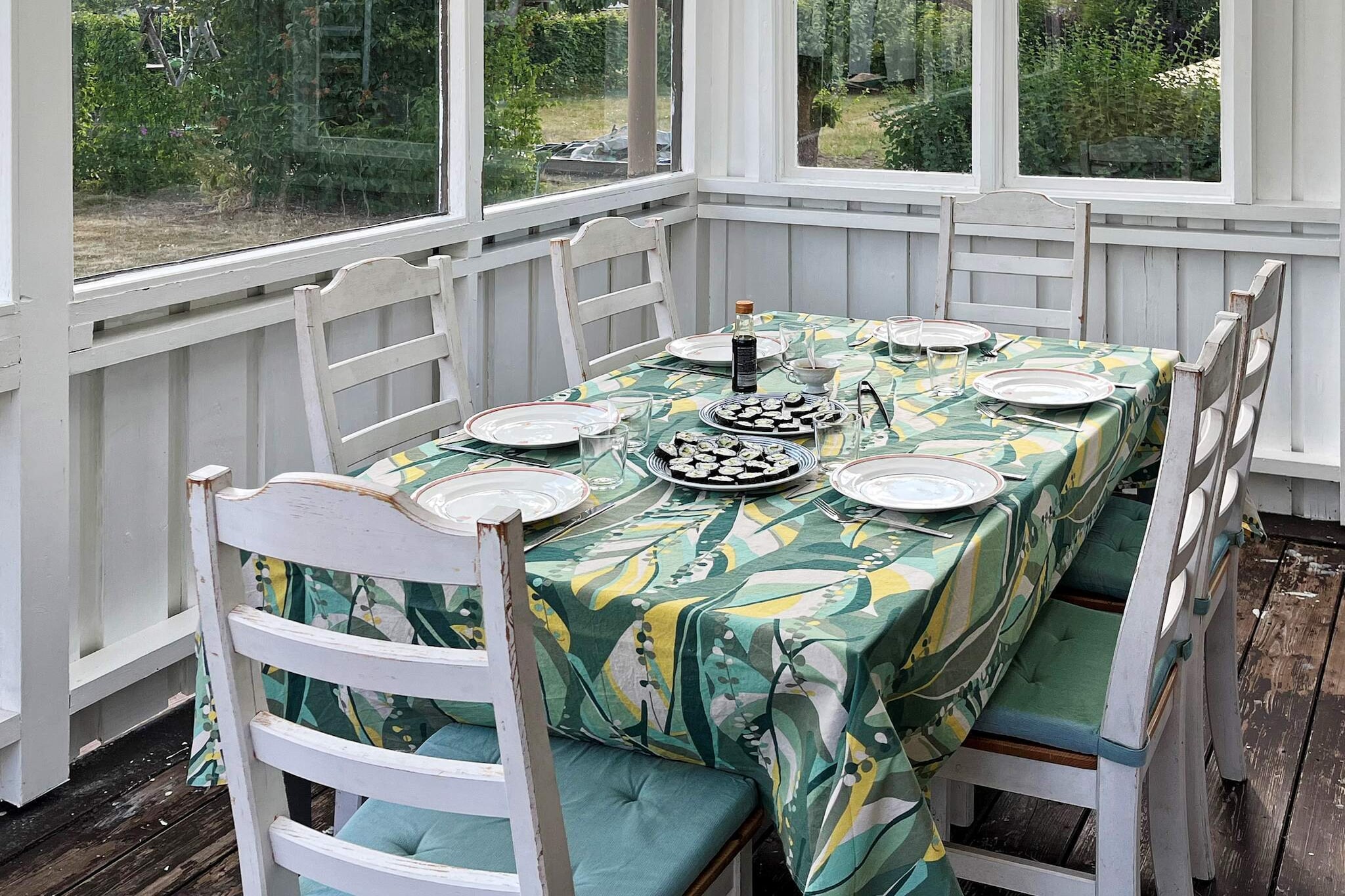 This charming villa can be found at the edge of Lake Läen in the community of Lessebo. With lovely views of the lake and with the bathing area below, it is made for bath-hungry guests. There is a large bathing jetty in the summer and playground. You can enjoy the view of the lake from your own garden or over the morning cup of coffee from the small dining area in the kitchen. You have an excellent starting point from here if you want to explore the area with places like Växjö, Åsnen National Park or the Kingdom of Crystal nearby. In the community of Lessebo about 1500m away there are grocery stores and some restaurants. The house consists of two floors but it is only the first floor that is rented out. (floor 2 is private) You have two large bedrooms, one with a double bed and a bunk bed in, one and a double bed in the other. A large living room with dining area leading out onto the terrace, a spacious and fresh bathroom, and a bright and lovely kitchen overlooking the lake. Here 6 people can fit comfortably and if you want to bring another smaller child, there is a crib in the basement that you can borrow. Explore the beautiful Småland and from this cozy villa just a stone's throw from one of Småland's all lakes!