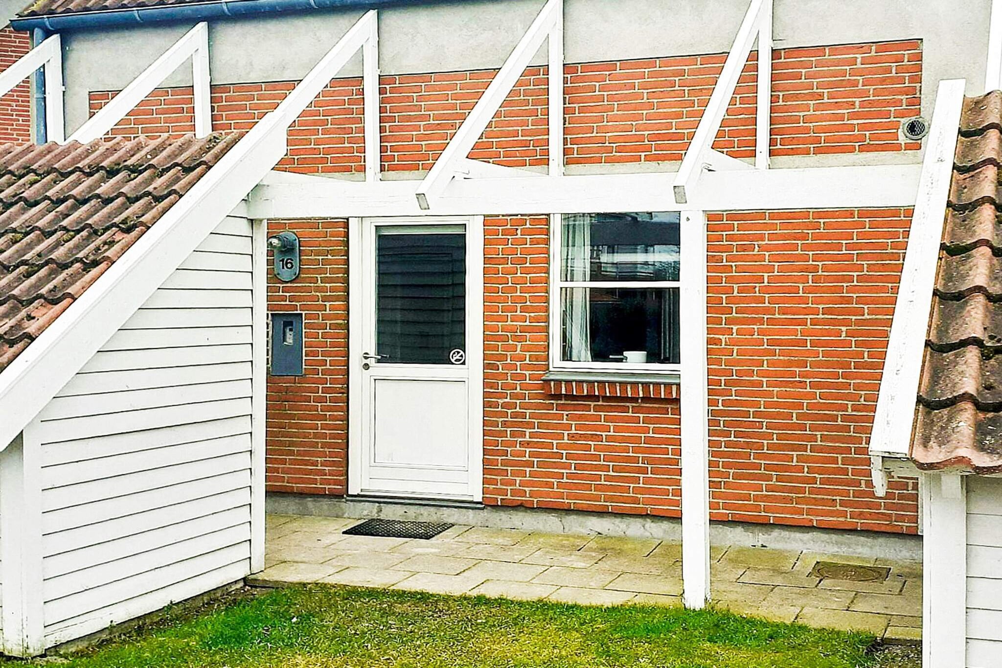 Internet Access DSL, Kitchen(coffee machine, oven, microwave, dishwasher, fridge-freezer), bedroom(2x single bed), bedroom(2x single bed), bathroom(washbasin, shower, toilet), TV(german television channels, danish TV channels (DR1 and TV2)), DVD player, CD player, stereo unit, sauna(shared with other guests, indoor, 2 persons), heating(electric), terrace, garden furniture, swimming pool(shared with other guests, indoor)