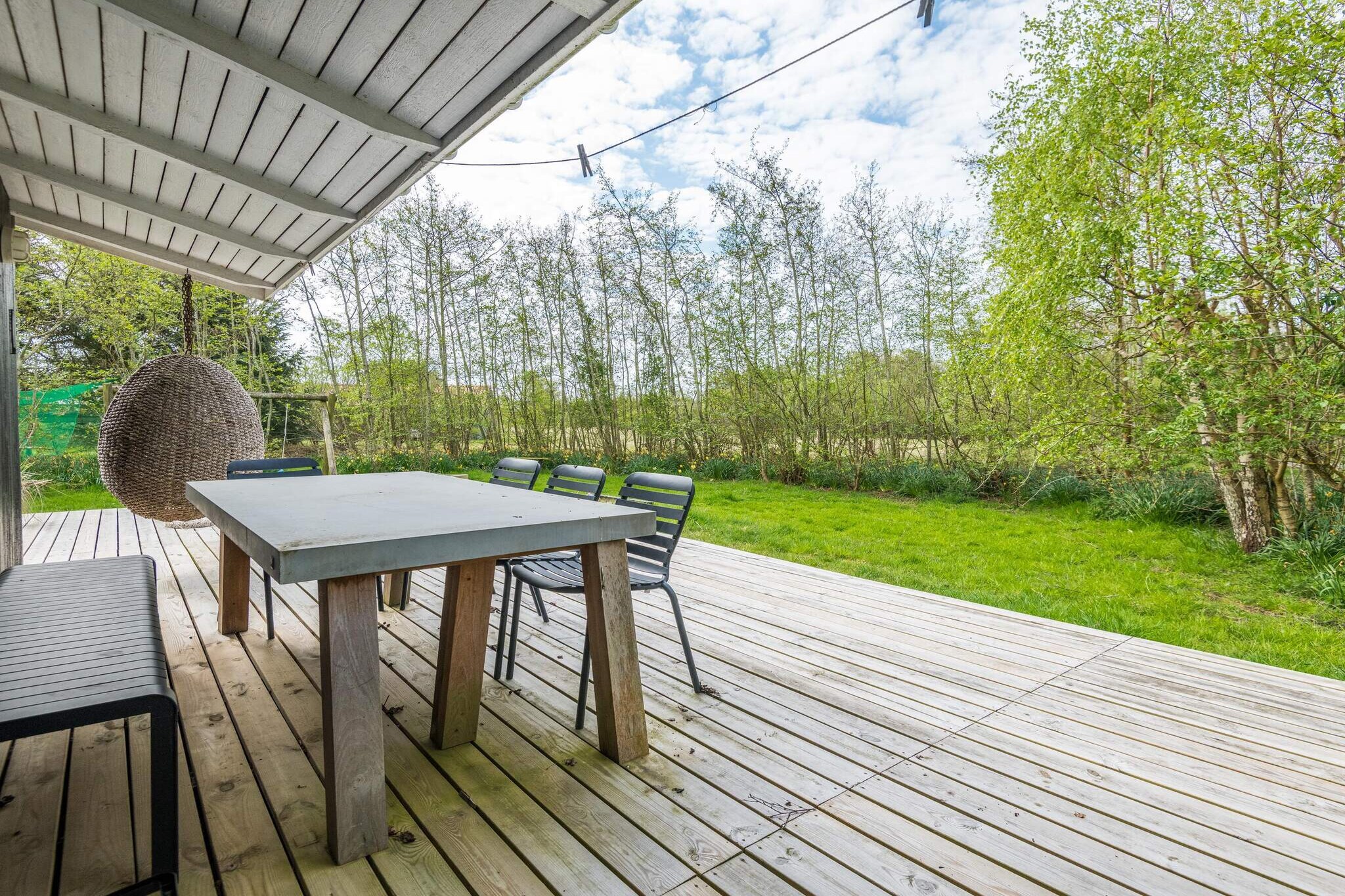 Kitchen(cooker(electric), coffee machine, fridge(+ freezer), freezer(1-59L)), Living/bed room(TV), bedroom(double bed), bedroom(single bed), bedroom(2x bunk bed), bathroom(washbasin, shower, toilet), sauna(indoor, 4 persons), heating(electric), terrace, garden furniture, sun loungers, play equipment, air to air heatpump