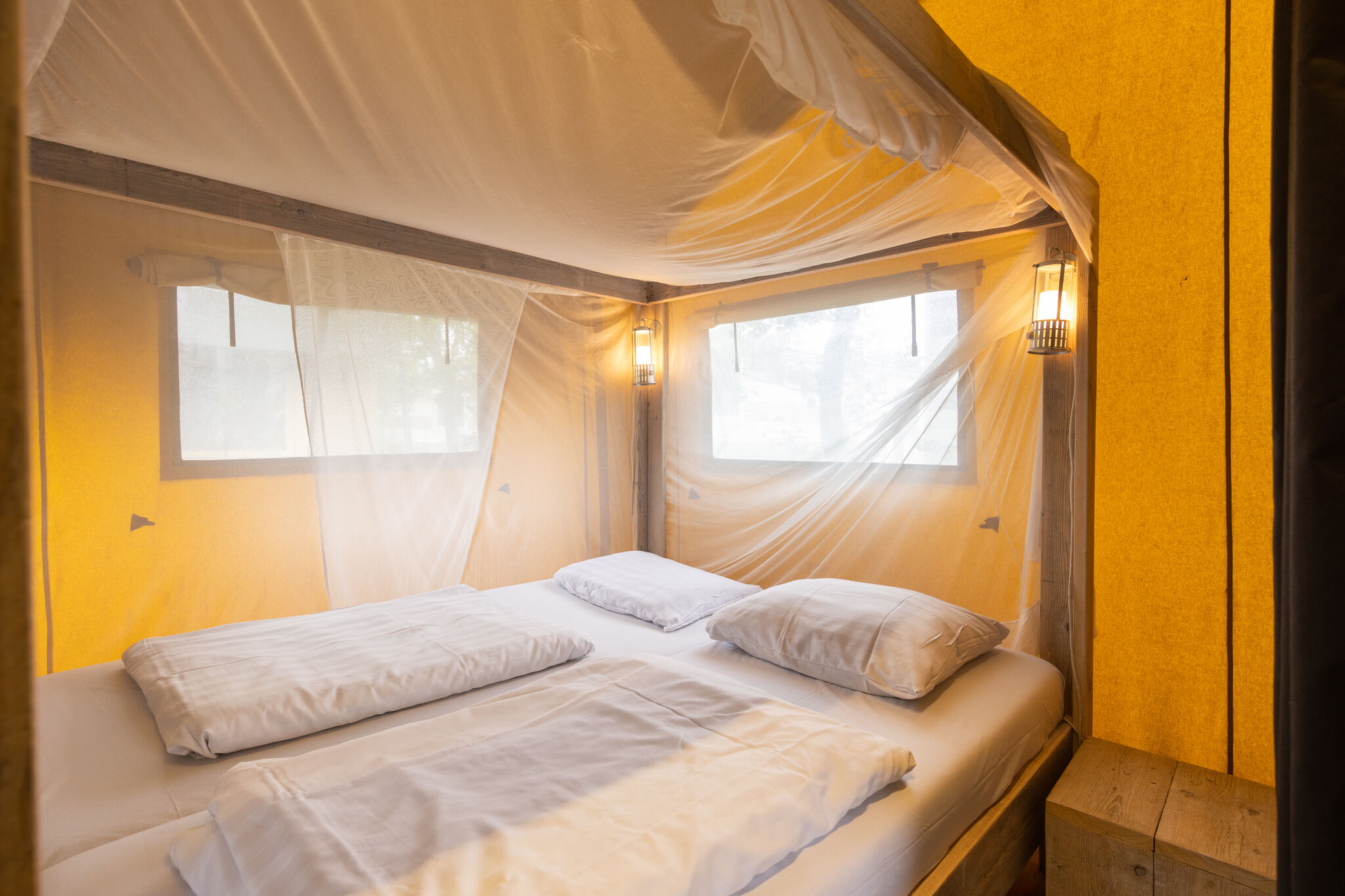 Nice safari tent with bathroom at a holiday park near Lauwersmeer National Park