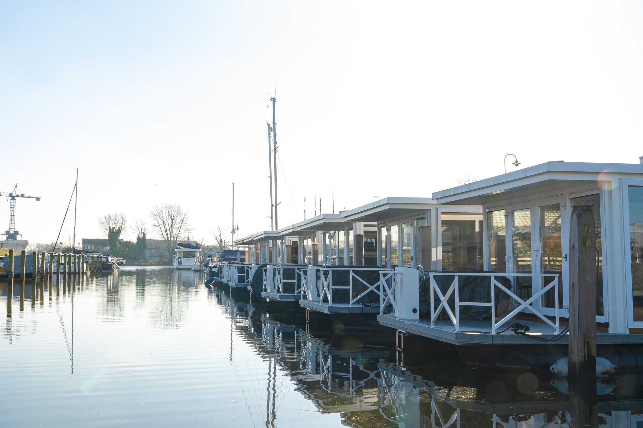 Lush houseboat with roof terrace in Lemmer