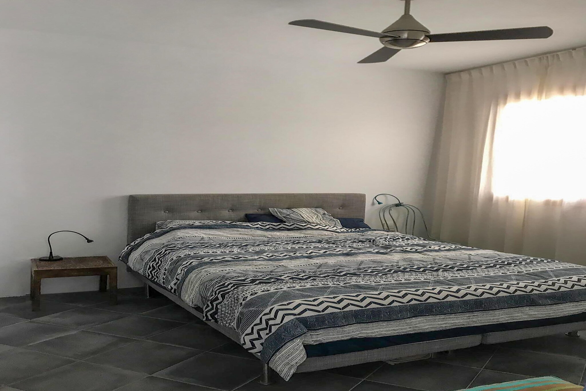 Ground floor: (Living room(TV, seating area, air conditioning), Kitchen(cooker, hood, coffee machine, oven, microwave, dishwasher, fridge-freezer, air conditioning), bedroom(double bed), bathroom(bath tub, shower, washbasin, washbasin), air conditioning)\n\nOn the 1st floor: (bedroom(bunk bed, TV), toilet, air conditioning)\n\nOn the 2nd floor: (dining table, roof terrace)\n\nwashing machine, terrace