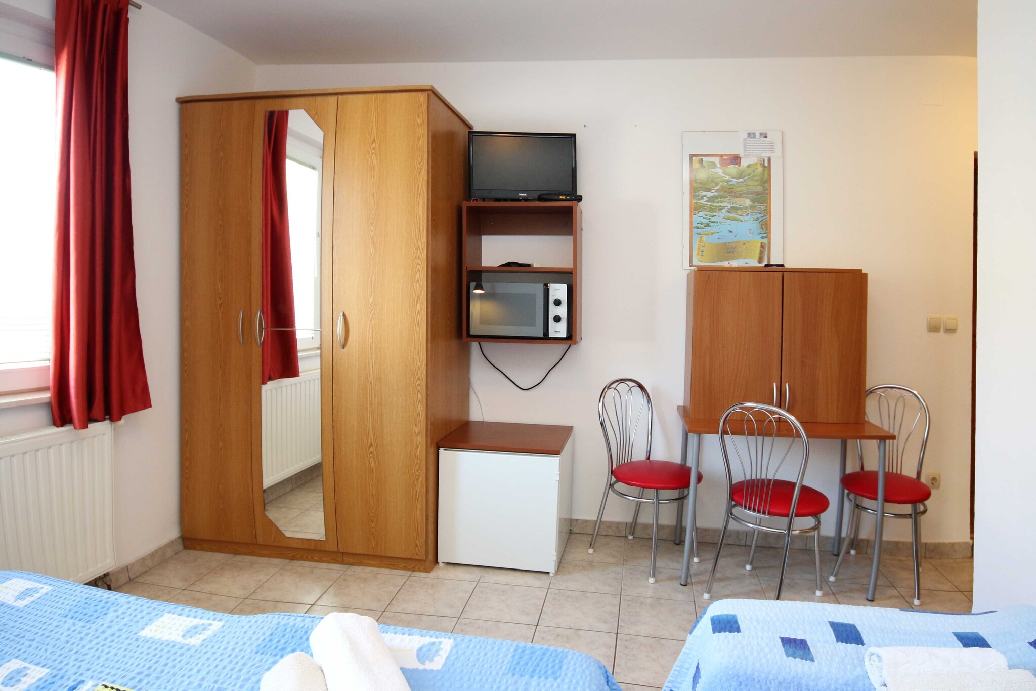 Apartments & Rooms Villa Petra is located in Žaborić, a peaceful coastal settlement only 10 km away from Šibenik.
A shared terrace fitted with outdoor furniture as well as common BBQ facilities is at your disposal.
Free private parking is provided, a reservation is not needed.
Luggage storage is possible prior to check in.
Airport shuttle as well as trips to National Parks Krka and Kornati can be organized upon request for an additional charge
This double room comes with a double bed, which makes this room perfect to accommodate two people. It features air-conditioning as well as LCD TV. You will also have access to refrigerator,microwave and kitchen utensils. The private bathroom comes with a shower and toilet. Bed linen and towels are at your disposal.
Žaborić is known for its pebble and sandy beaches as well as the long seaside promenade perfect for strolling and enjoying the sunset. The closest beach is only 70 m from the property. The grocery store is located 500 m from the property, while restaurants and bars can be found within 1 km from the property.
Apartments & Rooms Villa Petra are located only 20 km from National Park Krka and only an hour away from National Park Kornati.
Airport is located 31 km from the property.