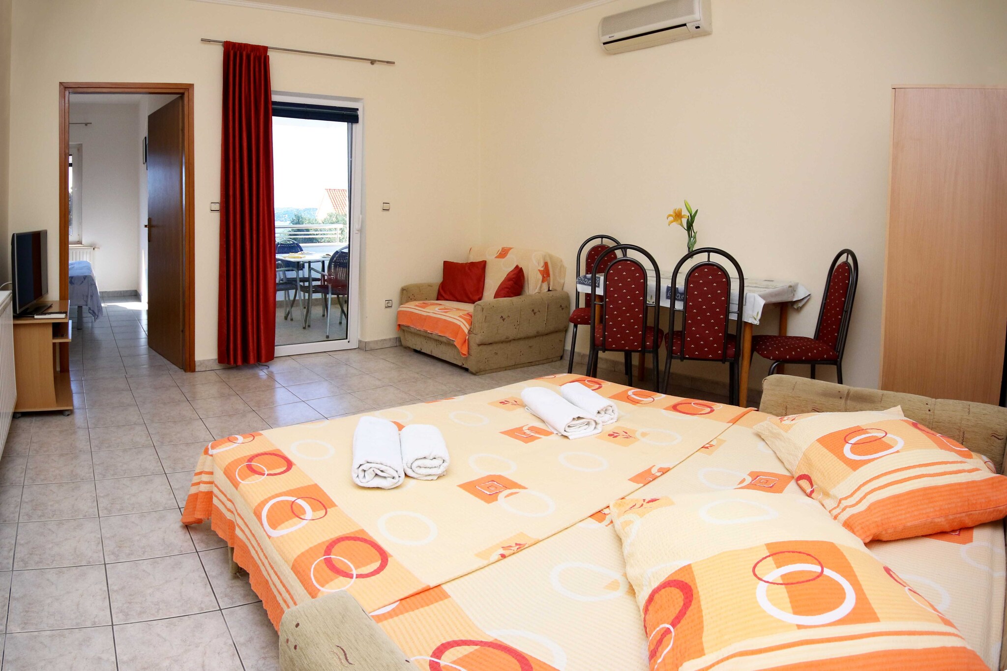 Apartments & Rooms Villa Petra is located in Žaborić, a peaceful coastal settlement only 10 km away from Šibenik.
A shared terrace fitted with outdoor furniture as well as common BBQ facilities is at your disposal.
Free private parking is provided, a reservation is not needed.
Luggage storage is possible prior to check in.
Airport shuttle as well as trips to National Parks Krka and Kornati can be organized upon request for an additional charge
This one bedroom apartment with balcony and sea view can accommodate up to four people. It features air-conditioning as well as LCD TV. The kitchenette is equipped with stove, refrigerator and kitchen utensils. The private bathroom comes with a shower and toilet. Bed linen and towels are at your disposal.
Žaborić is known for its pebble and sandy beaches as well as the long seaside promenade perfect for strolling and enjoying the sunset. The closest beach is only 70 m from the property. The grocery store is located 500 m from the property, while restaurants and bars can be found within 1 km from the property.
Apartments & Rooms Villa Petra are located only 20 km from National Park Krka and only an hour away from National Park Kornati.
Airport is located 31 km from the property.