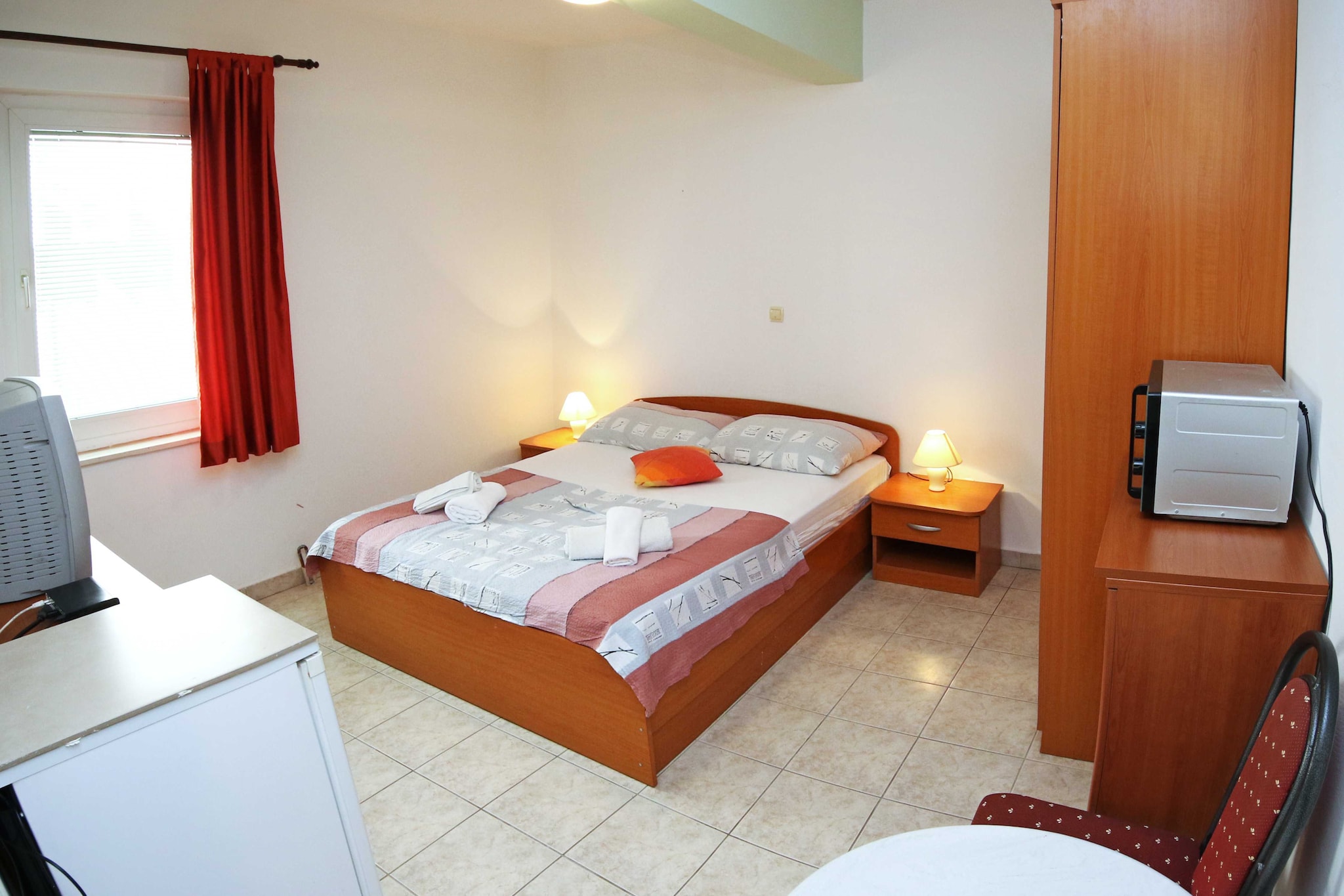 Apartments & Rooms Villa Petra is located in Žaborić, a peaceful coastal settlement only 10 km away from Šibenik.
A shared terrace fitted with outdoor furniture as well as common BBQ facilities is at your disposal.
Free private parking is provided, a reservation is not needed.
Luggage storage is possible prior to check in.
Airport shuttle as well as trips to National Parks Krka and Kornati can be organized upon request for an additional charge
This double room comes with a double bed, which makes this room perfect to accommodate two people. It features air-conditioning as well as LCD TV. You will also have access to refrigerator,microwave and kitchen utensils. The private bathroom comes with a shower and toilet. Bed linen and towels are at your disposal.
Žaborić is known for its pebble and sandy beaches as well as the long seaside promenade perfect for strolling and enjoying the sunset. The closest beach is only 70 m from the property. The grocery store is located 500 m from the property, while restaurants and bars can be found within 1 km from the property.
Apartments & Rooms Villa Petra are located only 20 km from National Park Krka and only an hour away from National Park Kornati.
Airport is located 31 km from the property.