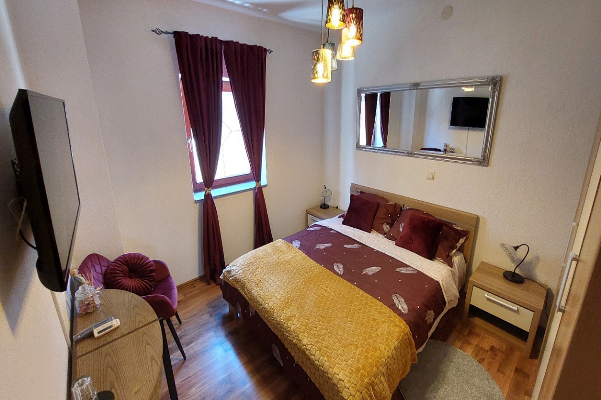 Rooms Argo - Superior Double Room  (Crvena) - Bedroom