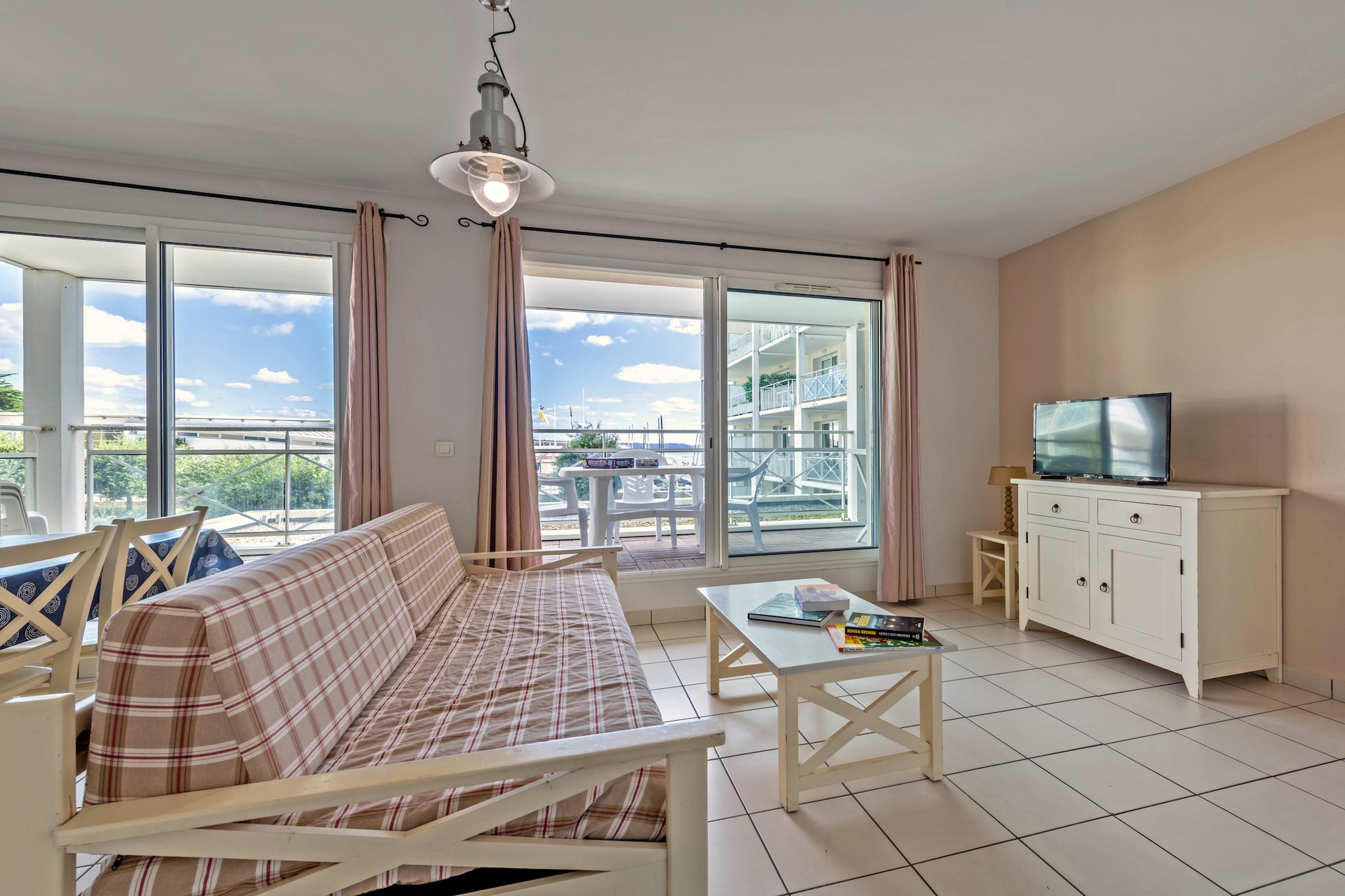 Apartment with indoor pool and sea view