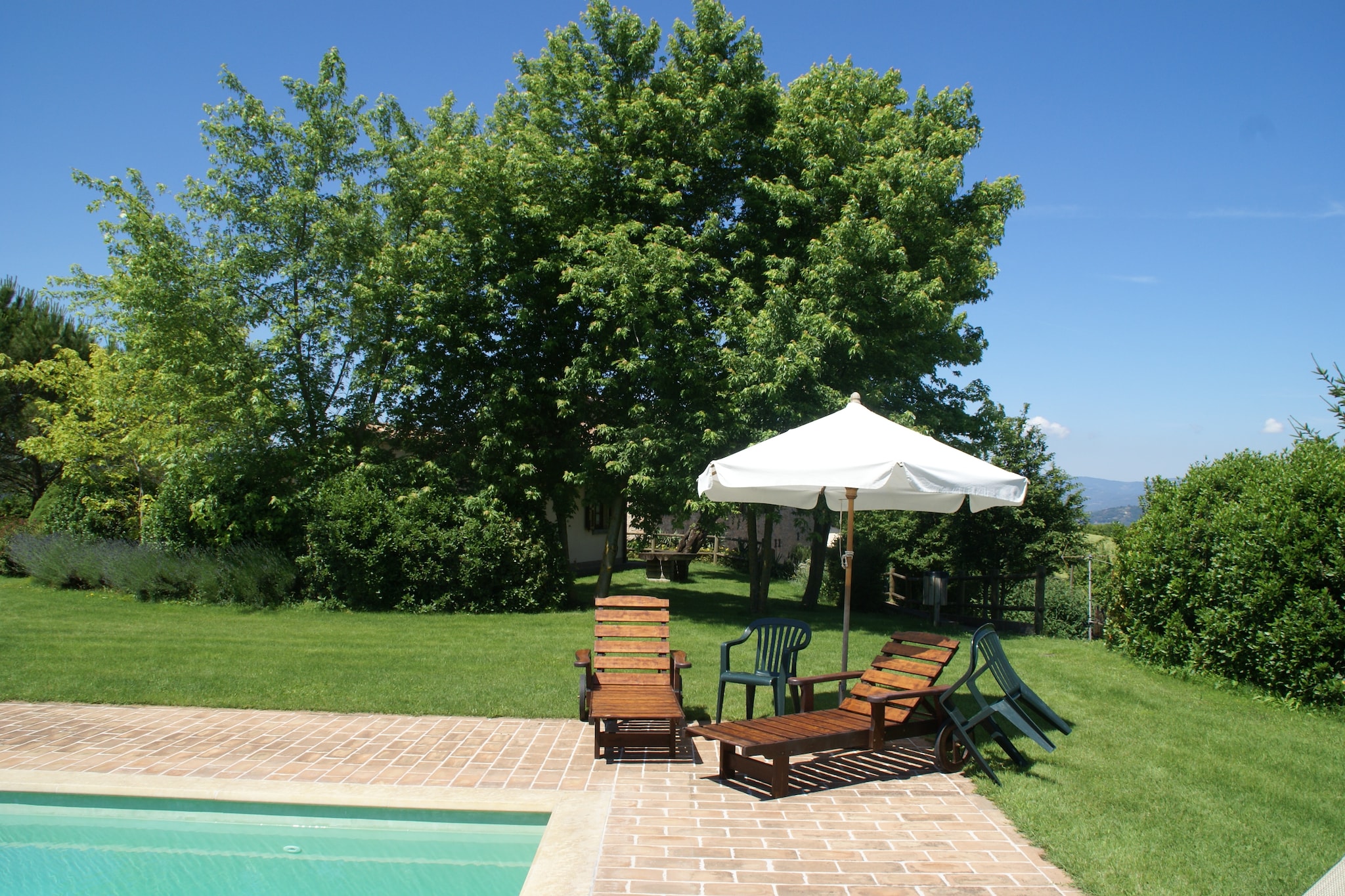 Appartement spacieux près de Montone avec piscine