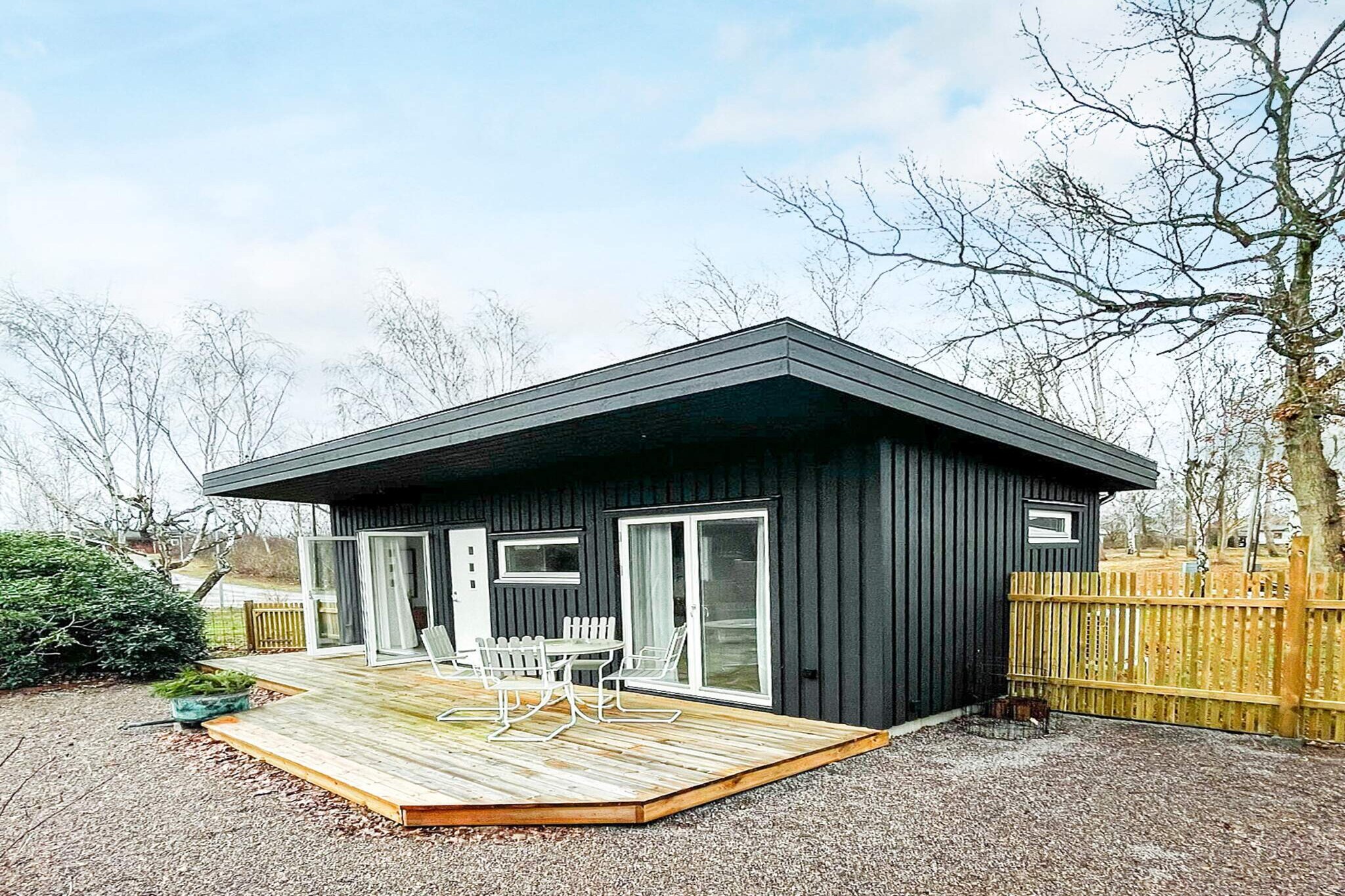 Kitchen(cooker(electric), hood, coffee machine, oven, fridge(+ freezer)), Living/bed room(double folding bed, chromecast), bedroom(double bed), bathroom(washbasin, shower, toilet), heating(electric), terrace, garden, garden furniture, parking