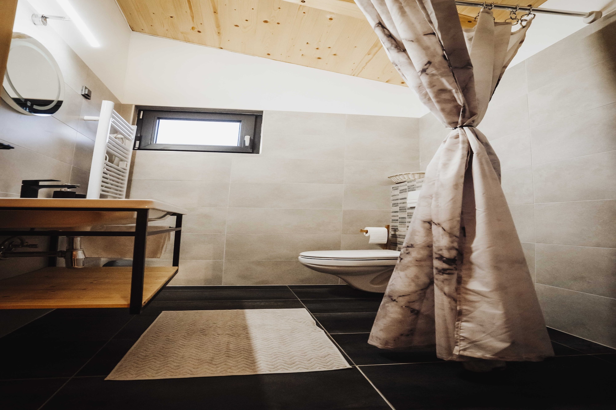 Holiday Home Nightswim Inn - Two Bedroom Holiday Home with Swimming Pool-Bathroom