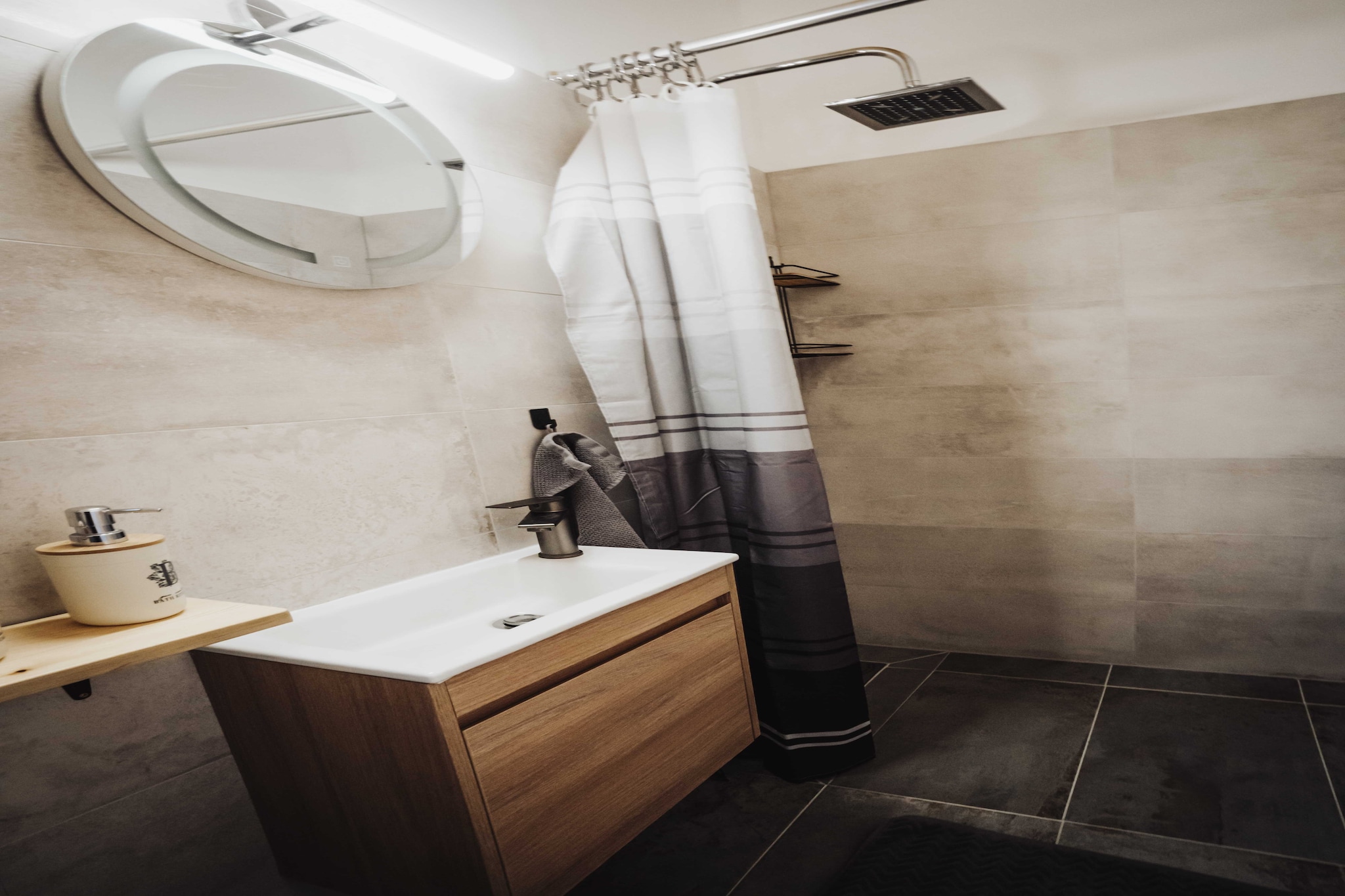 Holiday Home Nightswim Inn - Two Bedroom Holiday Home with Swimming Pool-Bathroom