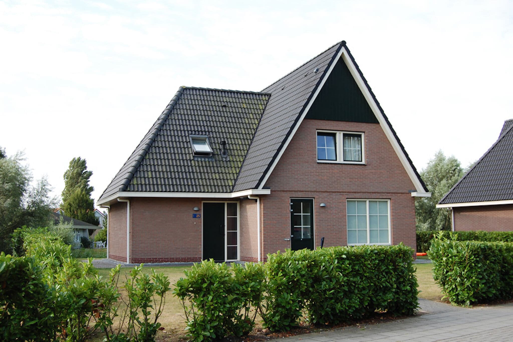 Villa avec cheminée décorative à Friesland