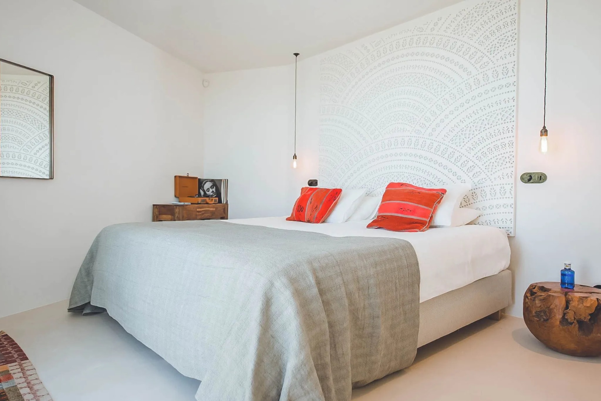 This spacious villa in Rabac, Istria is perfect for large families or groups. It features a private outdoor pool, a sunny terrace for morning coffee, and a garden ideal for relaxed breakfasts or evening barbecues. Indoors, guests can unwind in the recreation room with an infrared sauna, bubble bath, and fitness equipment, perfect for recharging after a day out.

The beach and restaurants are just 1 km away, while a supermarket is 5 km from the villa. On-site parking keeps your car safe and scratch-free. In the evenings, fire up the barbecue and enjoy grilled meals with loved ones.

With its blend of comfort, wellness, and proximity to the sea, this villa offers everything you need for a relaxing Istrian escape.