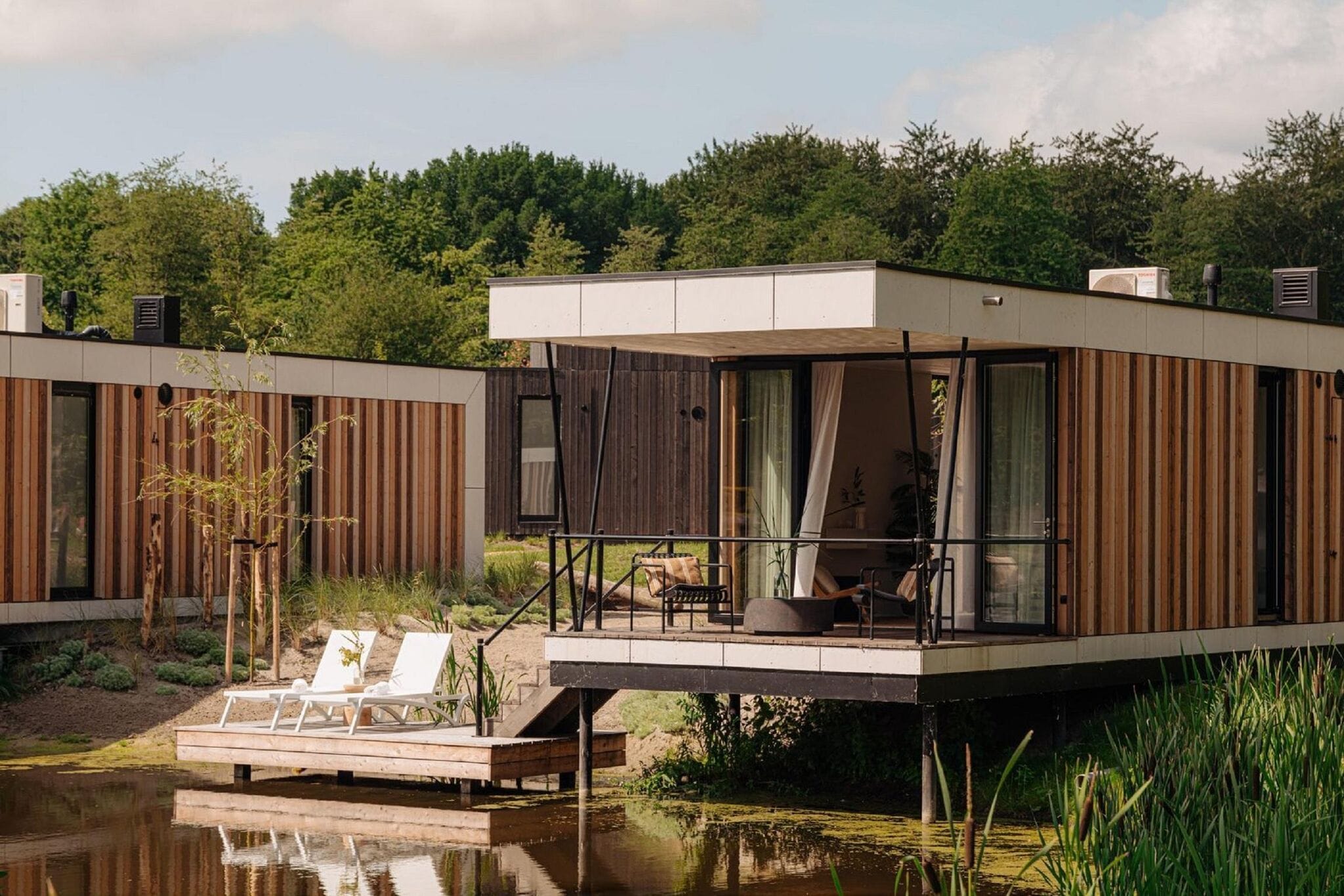 Lodge moderne sur l'eau