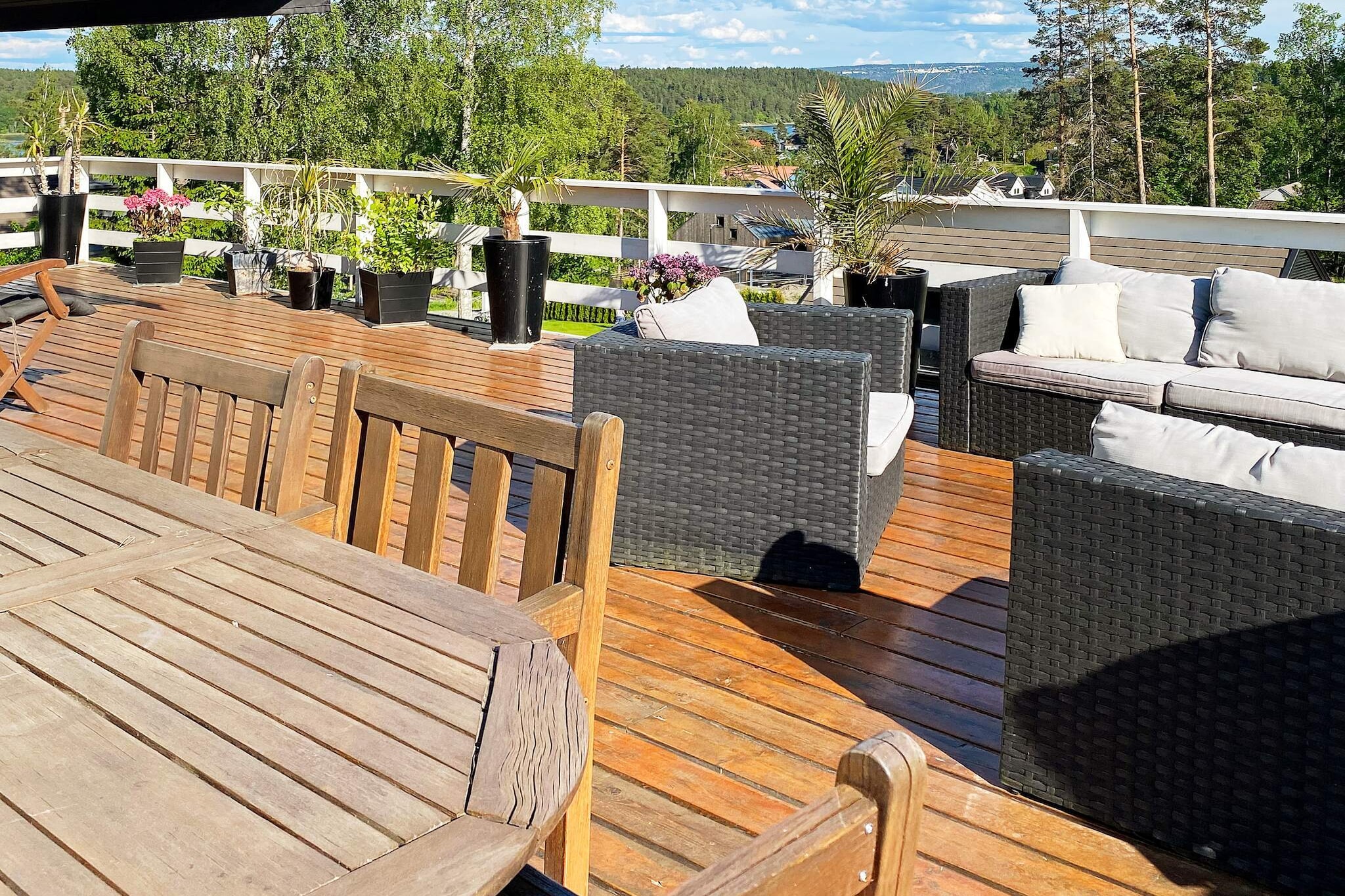 dining room, Kitchen(cooker(electric), hood, coffee machine(filter), microwave, dishwasher, fridge, freezer(100-139L), washing machine, high chair), Living/bed room(49 m2)(TV(norvegian TV channels ), fireplace, netflix), bedroom(double bed), bedroom(double folding bed), bedroom(double folding bed), bedroom(single bed, 2x bunk bed), bathroom(floor heating)(washbasin, hip bath, shower, toilet), bathroom(floor heating)(washbasin, shower, toilet), Bubble bath(indoor, 2 persons), sauna(indoor, 4 persons), heating(electric), terrace(85 m2), terrace(30 m2), terrace(roofed, 25 m2), garden, garden furniture, BBQ, parking