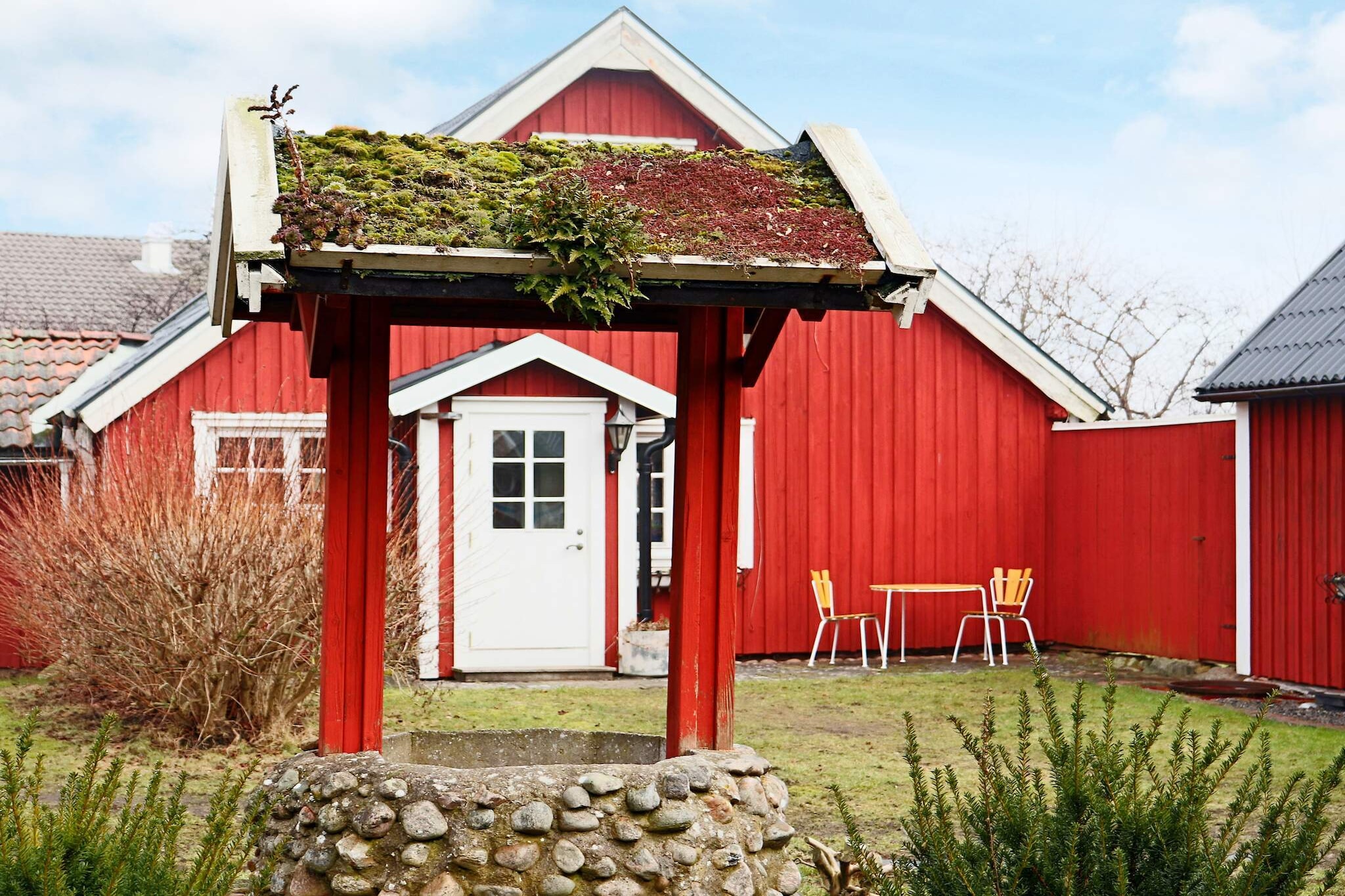 open kitchen(cooker(electric), coffee machine), Living/bed room(single bed, TV(swedish TV channels), fridge-freezer), bedroom(double bed), bathroom(washbasin, shower, toilet), balcony, heating(electric), garden furniture, parking