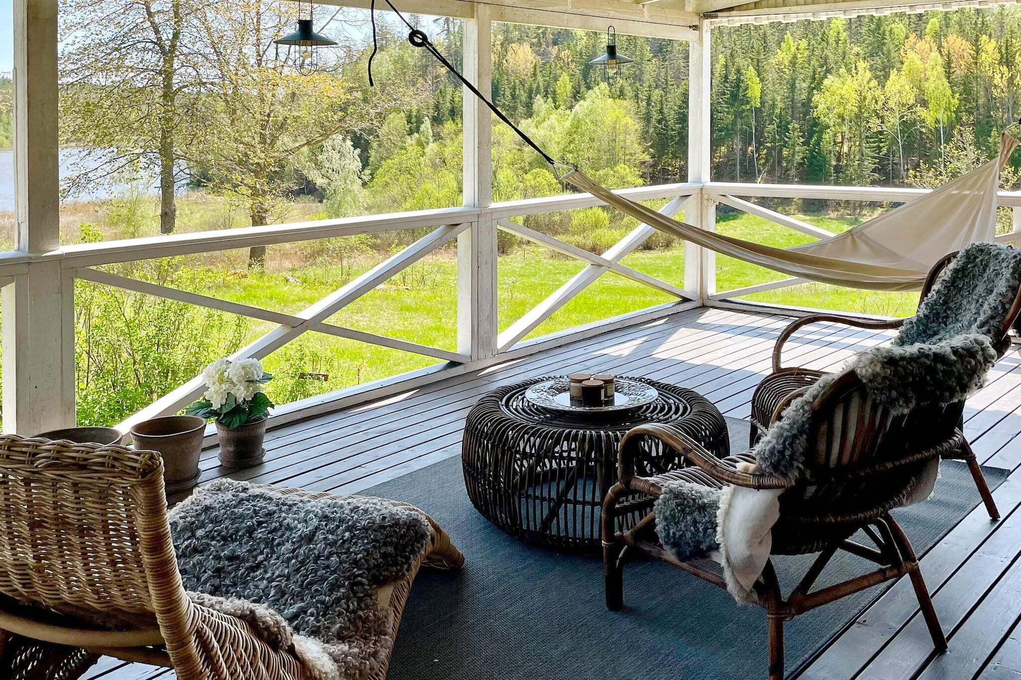 Welcome to a genuine swedish cottage with lots of love and charm that lies completely undisturbed, embedded in wonderful nature where you can see the water sparkling beautifully. Here you can really enjoy the tranquility with lake, forest and meadow as your nearest neighbour. The house has been included in an interior reportage in the swedish newspaper Lantliv. You have a large, wonderful terrace with lounge furniture, dining area and hammock. In the open living room with sofa group and dining area, there is a Smart TV and a wood burning stove (firewood included). In the nice kitchen there is a dishwasher and a dining area. Upstairs there are three bedrooms, two with a double bed and one with a single bed (the bedrooms are in a row, which means that two of the rooms have to be passed to reach the far one). Beautiful newly renovated bathroom with wc, sink, shower and washing machine with entrance from one of the bedrooms. On the grounds there is a small outdoor group and hammock. The closest lake is called StockgÃ¶len and is beautiful, here you can enjoy nice walks around the lake, but note that it is not a bathing lake. along the forest road the last bit here. Larger, more child-friendly swimming areas are available, e.g. in Skedshult or Valdemarsvik. The nearest restaurant where you can eat home-cooked food and breakfast is in KÃ¥rtorp by the motorway before the exit towards the house. If you want a larger selection, there is Valdemarsvik 12 km away with restaurants, grocery store, mini golf, etc. Don't miss going out to Gryts SkÃ¤rgÃ¥rd, 18km from Valdemarsvik where Gryts HandelstrÃ¤dgÃ¥rd is located. A little further out you can swim in the sea. Boat trips to the smaller islands depart from Fyrudden. Popular archipelago communities such as Valdemarsvik, Loftahammar and VÃ¤stervik lie like a string of pearls. Don't miss the summer town of VÃ¤stervik with its picturesque town centre, its restaurants and many summertime events. Popular Loftahammar with boaters, restaurants, cafes and cooling baths by beaches and cliffs. Tour boats depart for the archipelago from both Loftahammar and VÃ¤stervik. For the youngest, a visit to Astrid Lindgren's World in Vimmerby is usually popular. Or why not KolmÃ¥rdens Djurpark with an ice cream stop in wonderful SÃ¶derkÃ¶ping on the way.