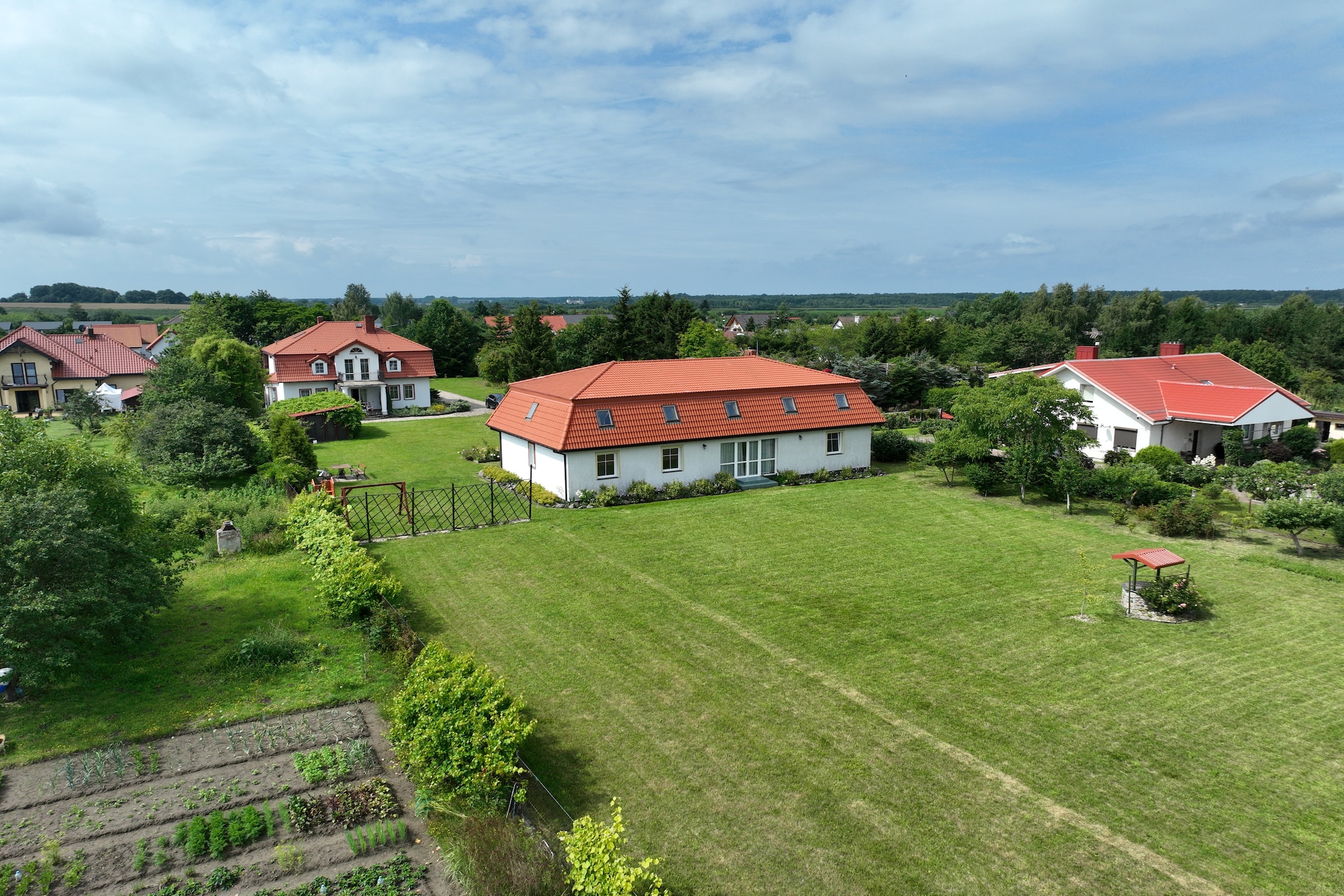 Location in a quiet area, on the outskirts of DarÅ‚owo. A straight road (approx. 2 km) and a bicycle path lead to the beach in DarÅ‚owo. The center of DarÅ‚owo with a full range of shopping and gastronomy is approx. 1 km away. The largest number of restaurants, bars and charming cafes are located closer to the sea, in DarÅ‚owo.
On the fenced property there is a comfortable and spacious (200 sq m) holiday home with bright, nicely decorated interiors. There are 6 bedrooms, 5 bathrooms with showers and a beautiful, spacious living room with a large table. The kitchen is perfectly equipped. There is a terrace with a set of garden furniture and a barbecue. The house has central heating. Wireless internet is available.
There is a parking lot and a small playground on the property.
On the same property there is the owner's house, but a large part of the area is for the exclusive use of guests.
The price of the stay includes: bed linen, towels, electricity, gas and water consumption, heating, final cleaning, internet, parking, cot and highchair.
DarÅ‚Ã³wko is a seaside district of the city of DarÅ‚owo. The charm of this town attracts thousands of tourists every year. A wonderful microclimate, a clean, wide beach and the attractions of the old, medieval city. DarÅ‚owo awaits tourists all year round. In addition to beautiful beaches, DarÅ‚owo's hallmarks are: a lighthouse, a sliding bridge, a port and many other interesting places. In DarÅ‚owo there is a marina where you can rent water equipment and a port from where cruise ships sail. Nearby there is also an attractive aquapark at the Hotel Jan.