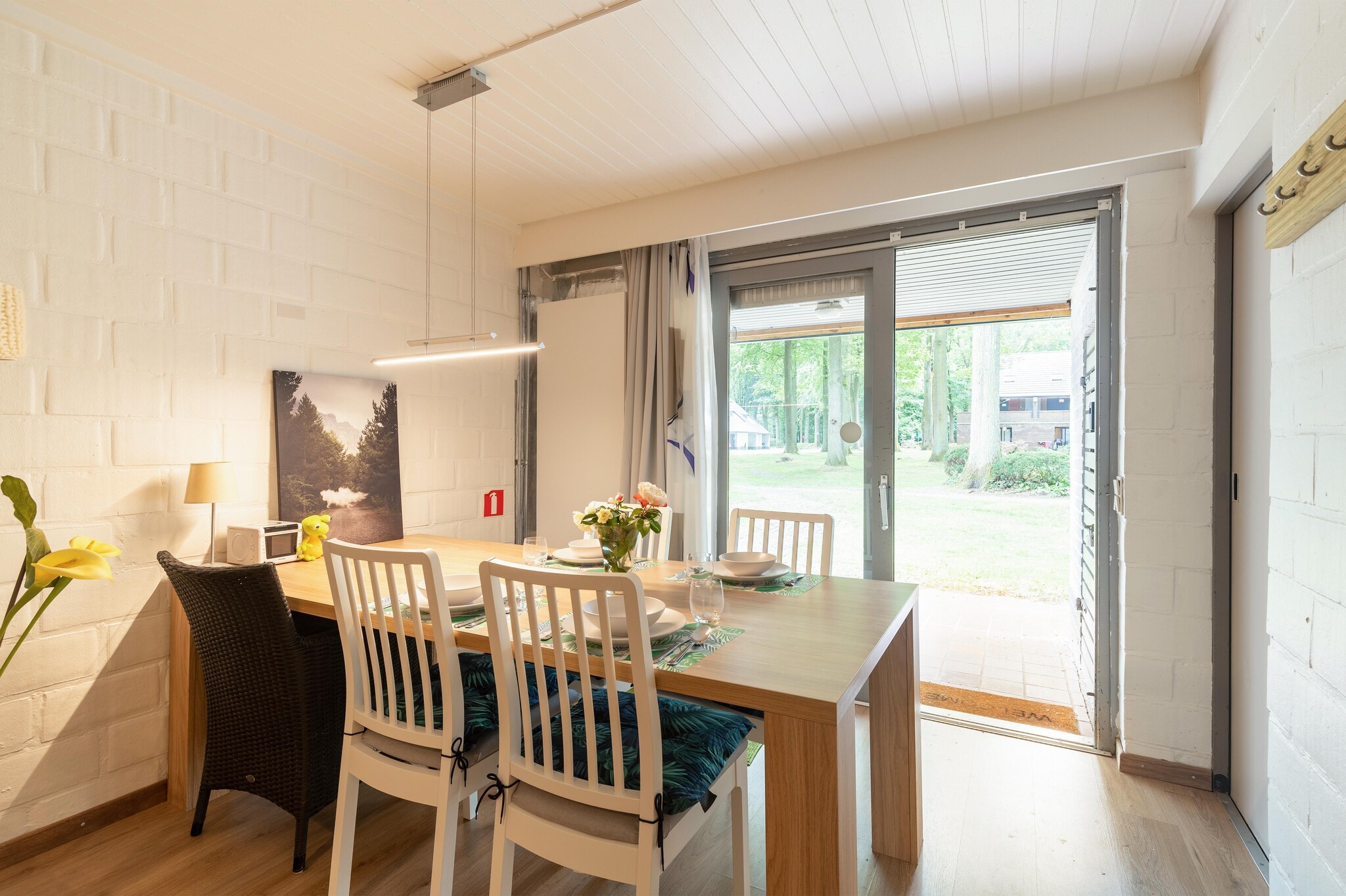 Ground floor: (Entrance, open kitchen(hob(ceramic), hood, coffee machine(pads), coffee machine, oven, combination microwave, dishwasher, fridge-freezer), Living/diningroom(TV, dining table, seating area), bedroom(double bed), bedroom(single bed, single bed, cot), bathroom(shower, washbasin, toilet), toilet(washbasin, toilet))\n\nheating, terrace, garden, garden furniture, parking, swimming pool(shared with other guests, outside, heated, heatable, opened from 1/2 Jun upto and including 1/2 Sep), Swing set