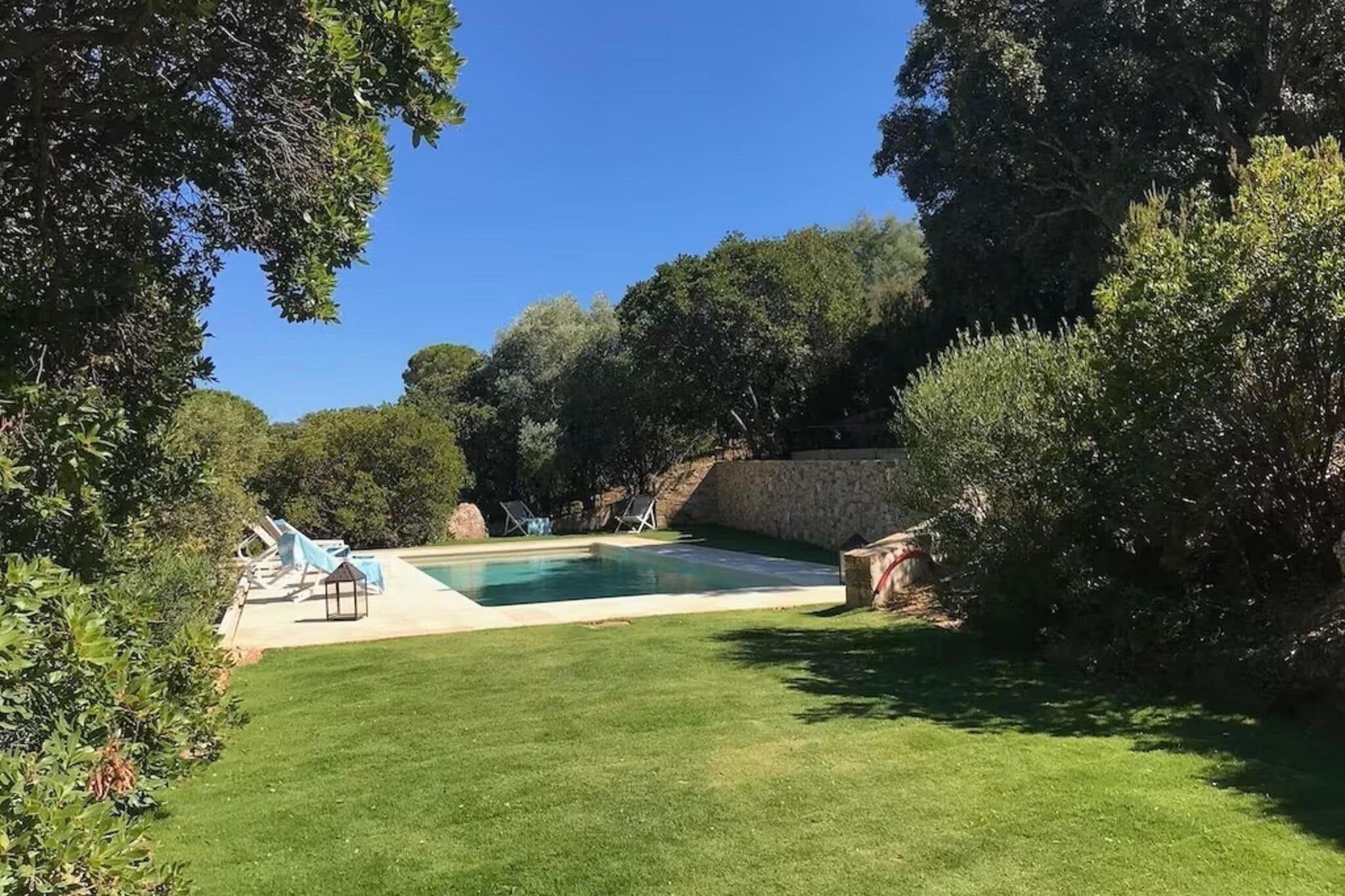 Maison de vacances à Cavalaire-sur-Mer avec piscine