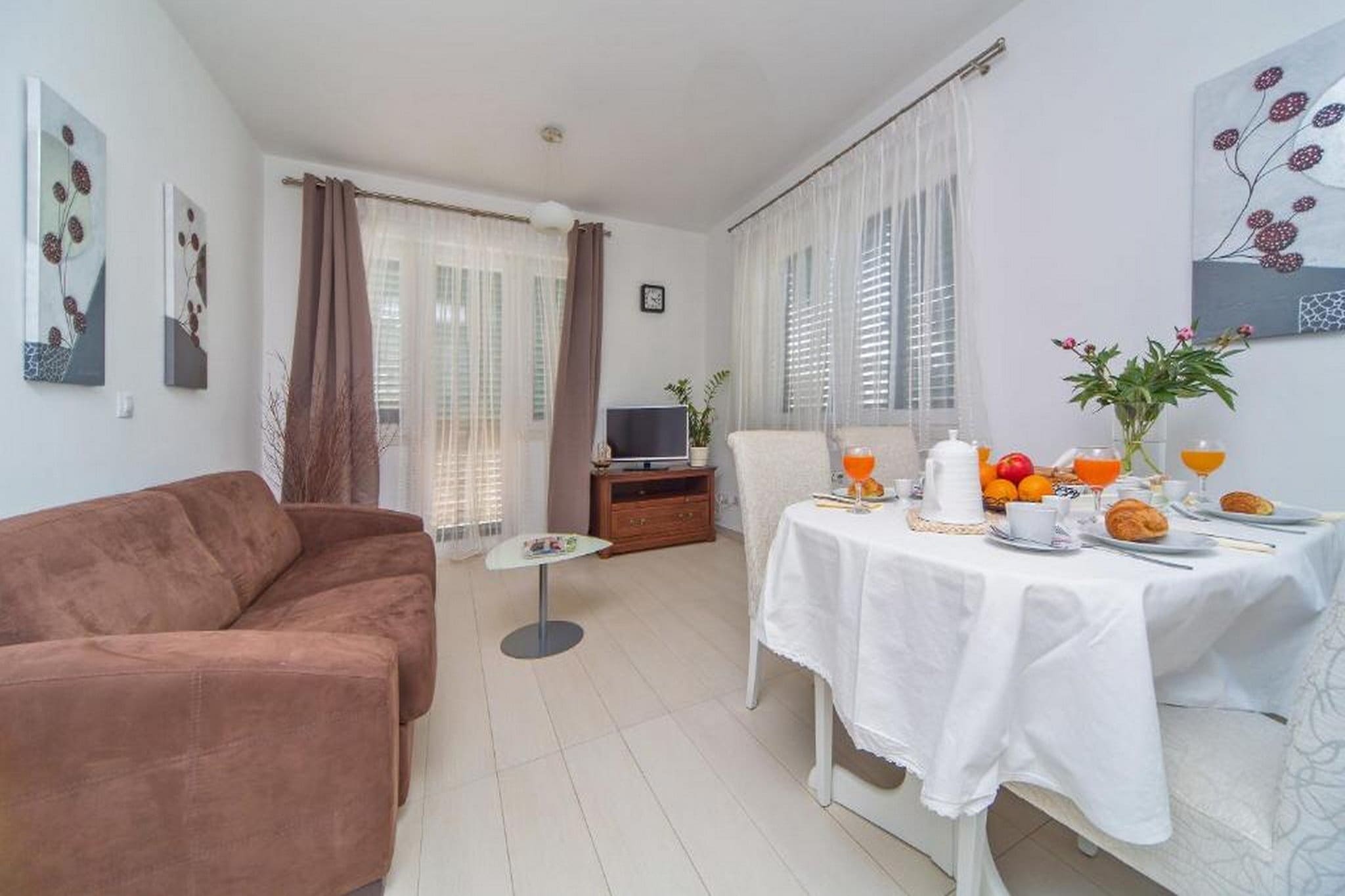 4B Apartments - Two Bedroom Apartment with Balcony A1