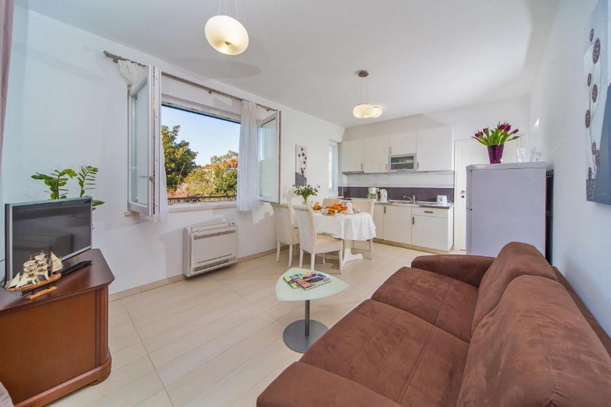 4B Apartments - Two Bedroom Apartment with Balcony A1