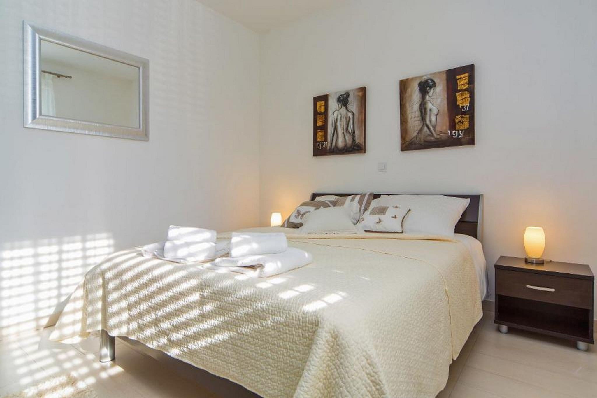 4B Apartments - Two Bedroom Apartment with Balcony A1-Slaapkamer