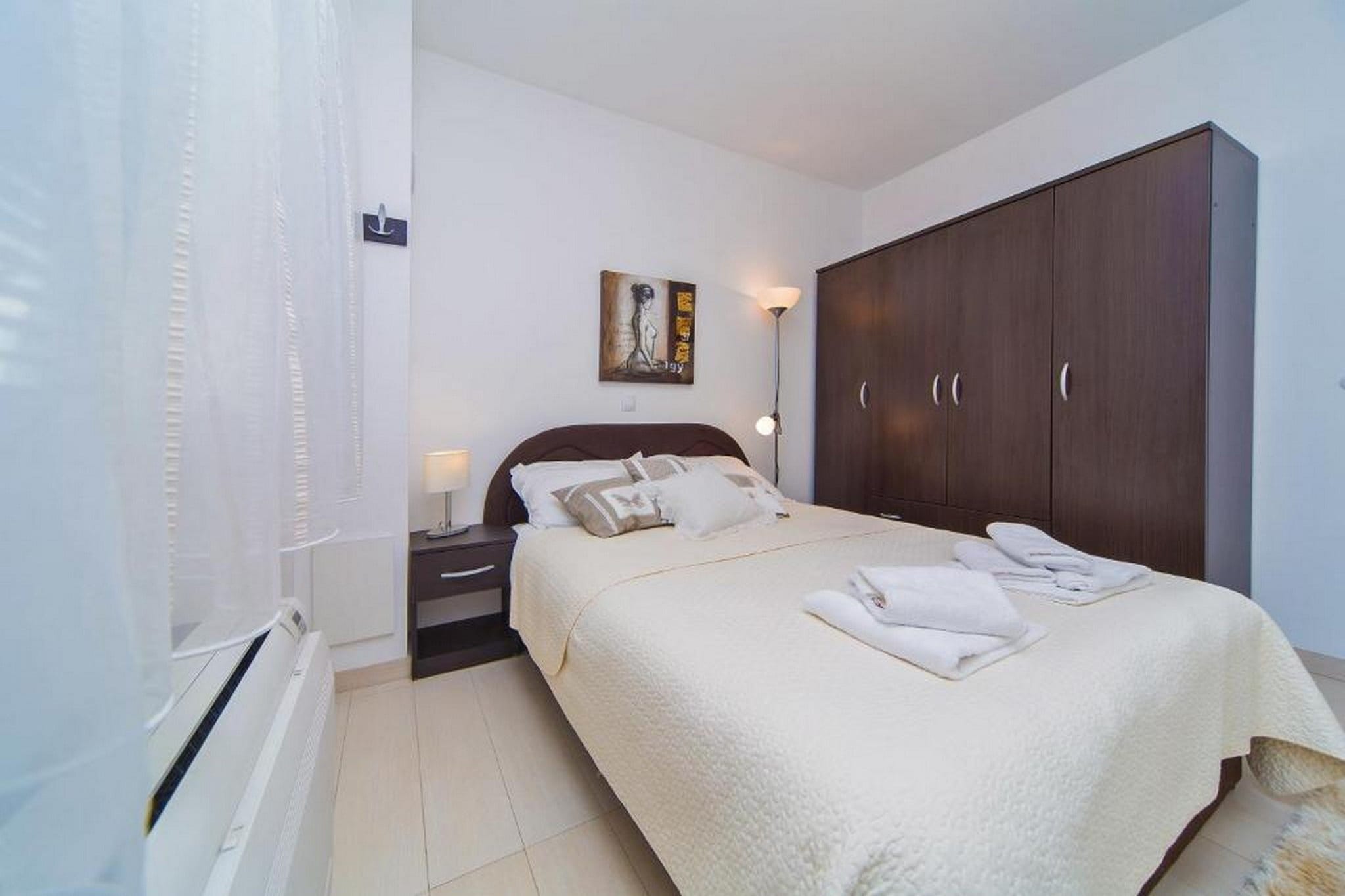 4B Apartments - Two Bedroom Apartment with Balcony A1-Slaapkamer