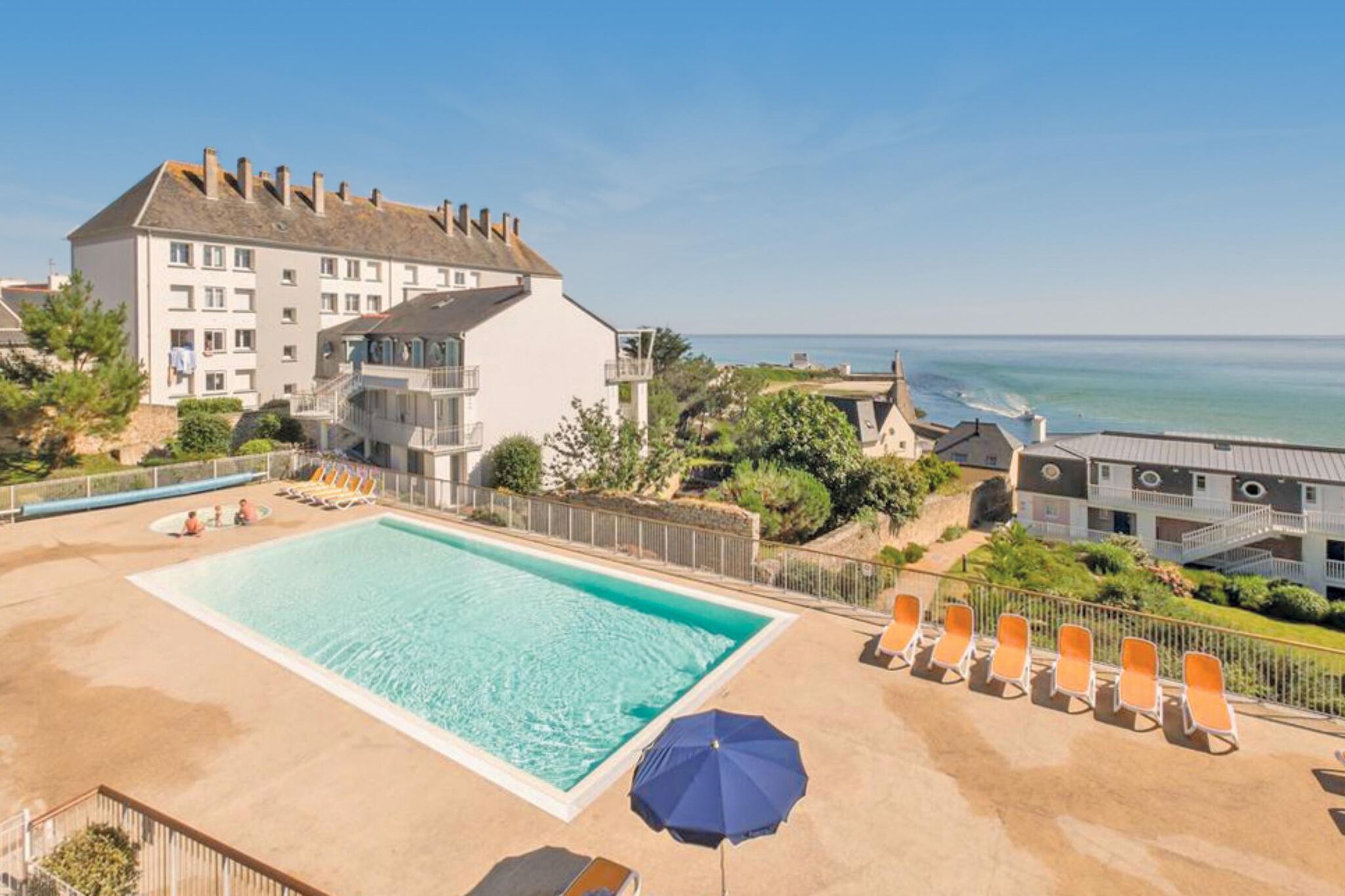 Apartment with pool and sea view in southwest Brittany