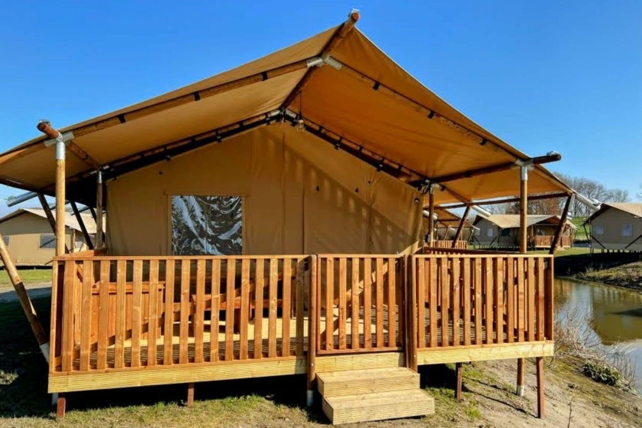 Glamping tent with kitchen on the IJsselmeer