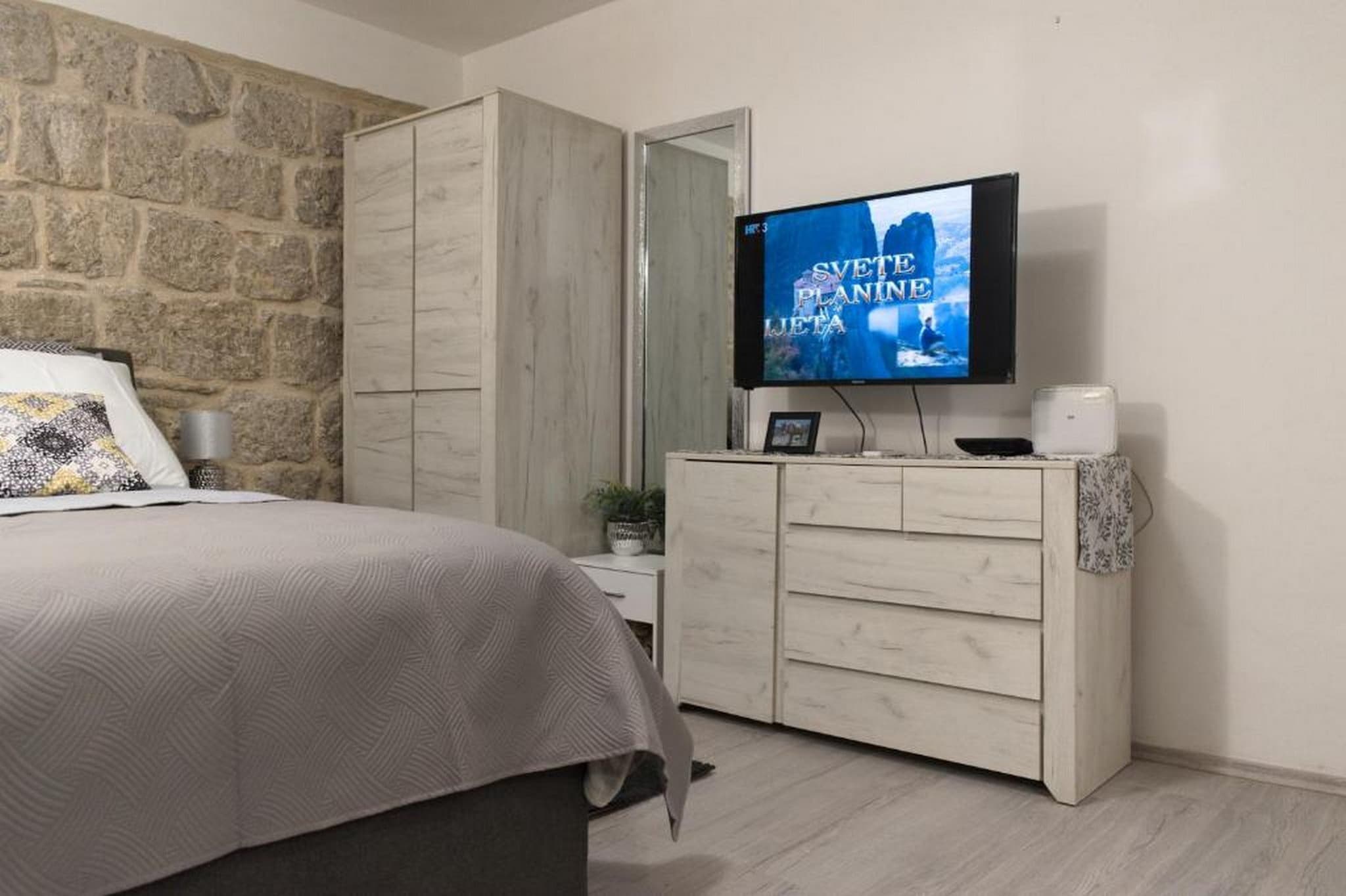 Studio Toniko is located in the city of Split, famous for its great history and cultural heritage.  

Property has been renovated in 2023 and offers one self-catering accommodation. The apartment is situated in a beautiful, picturesque, old part of the city.  Also, since the property is not located directly on the street, it offers more peace and quiet, but it is the modern at the same time. This apartment  is located in the ancient part of the city in antique house on the ground floor with the small courtyard.

Studio Toniko is fitted with an outdoor furniture as well as an shared garden are at your disposal.

The nearest shop where you can buy the essentials is only 100 meters away from the accommodation.

This lovely studio apartment is perfectly fit for up to two people. It features free WiFi, air conditioning as well as SAT LCD TV. The open space
 comes with bed and combined with the equipped kitchenette and dining area. The private bathroom comes with shower and toilet.

Free toiletries (shampoo, soap and toilet paper), hair dryer as well as linens and towels are at your disposal.

If you want to spend your vacation in a peaceful and quiet environment, far from the city crowds, and also to have nearby all you need during your holidays, Studio Toniko is the best choice for you. The nearest beach is 1,30 km away, while restaurant, cafÃ© bar and market are 100 meters away.

Split airport is 12 km away from Studio Toniko.