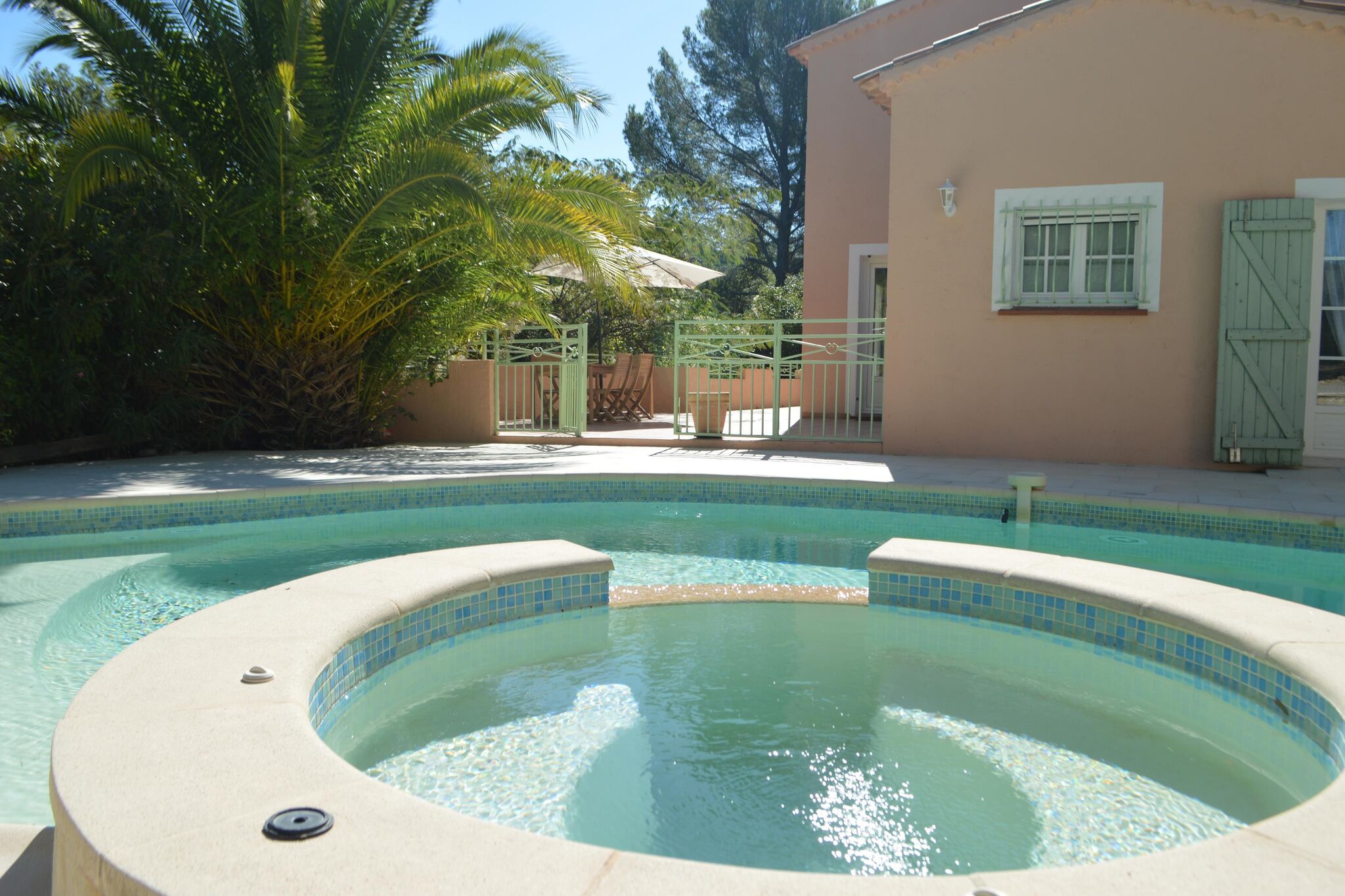 Ferienhaus mit großem Garten und Pool in Figanieres