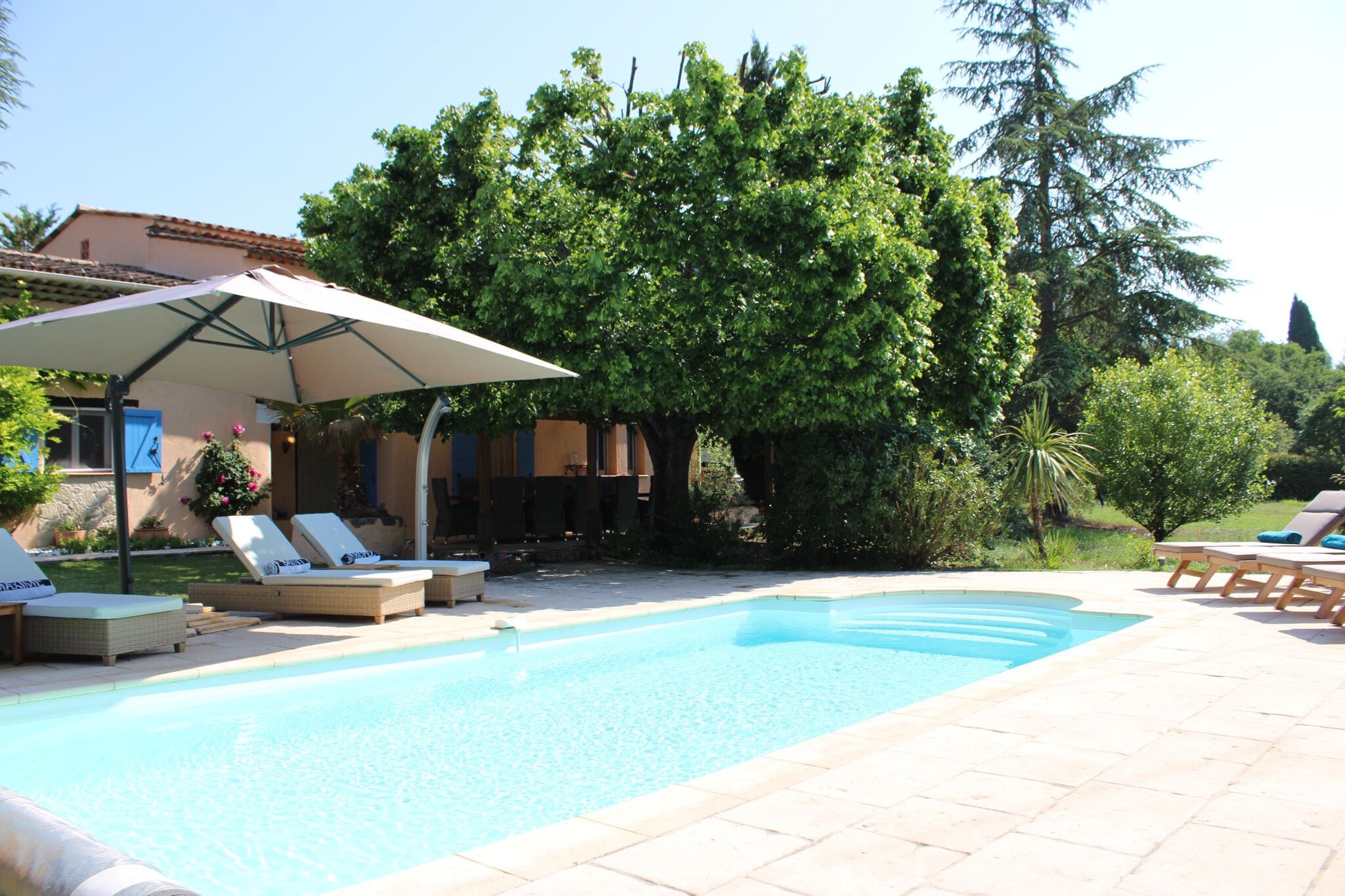Comfortabele woning met grote tuin en zwembad in Callian